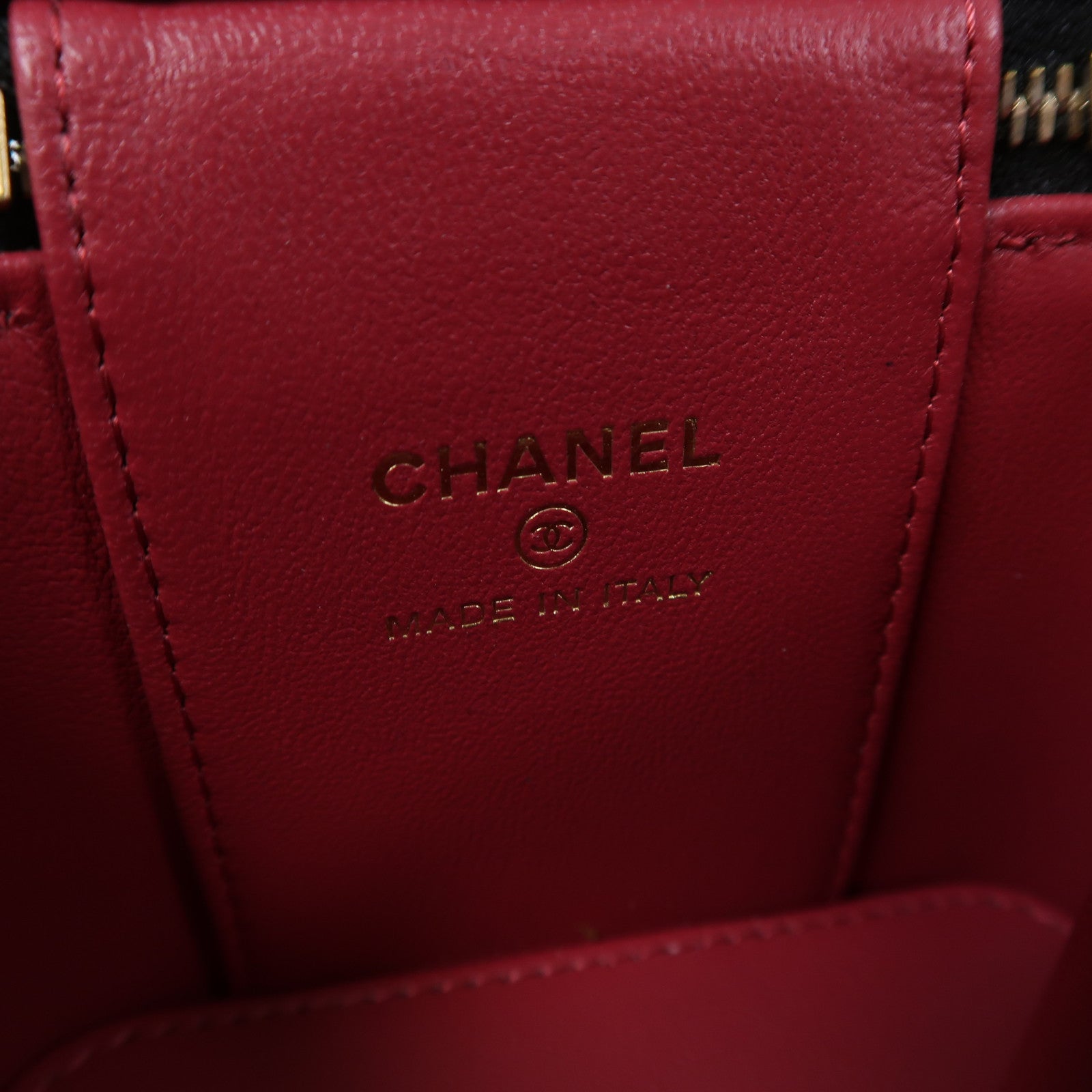 CHANEL 菱格皮革Vanity Case金扣鏈帶肩背袋黑色