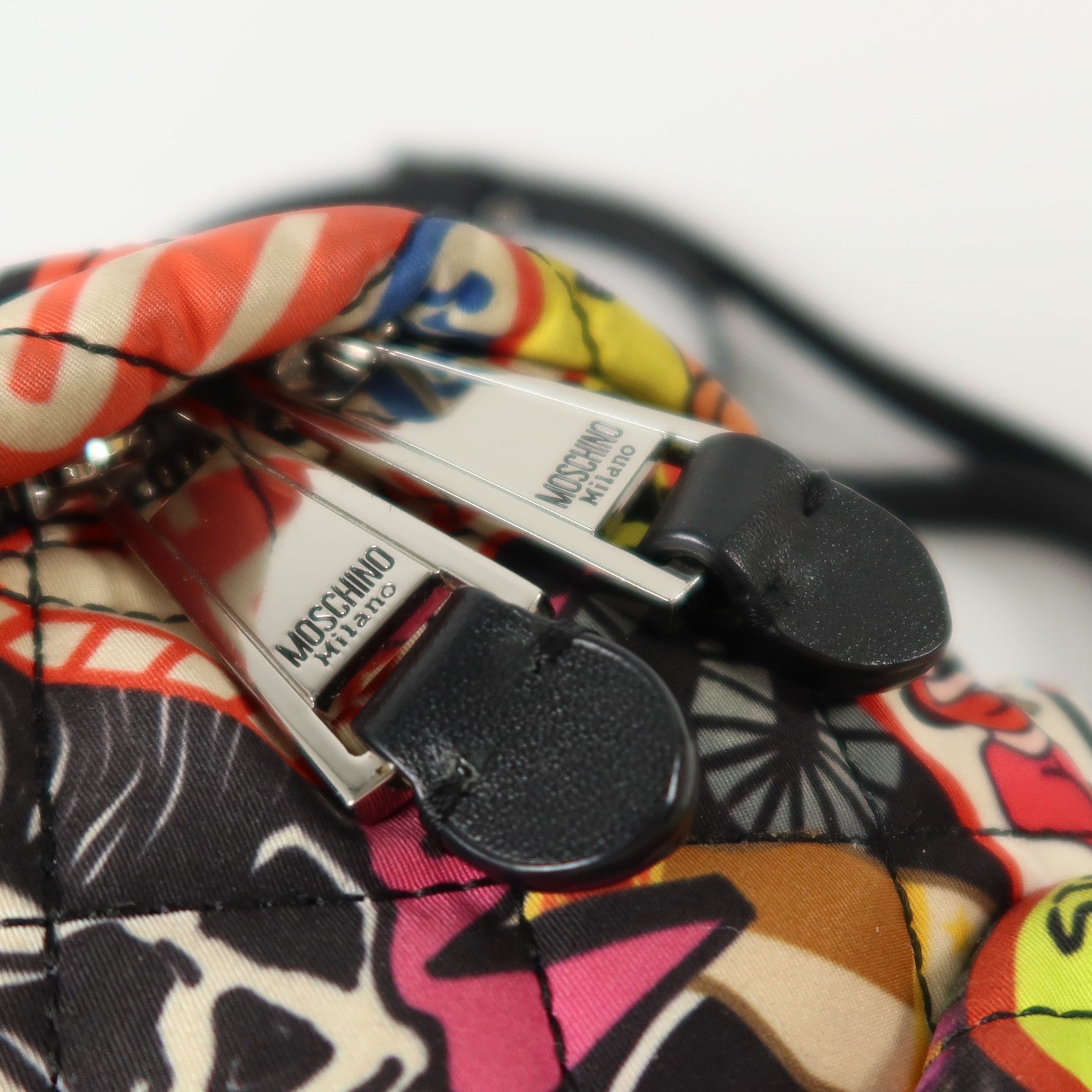 MOSCHINO 尼龍Rucksack銀扣背包