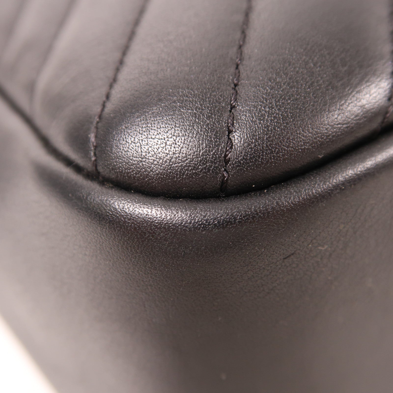 CHANEL 羊皮皮革Chain Shoulder銀扣肩背袋黑色