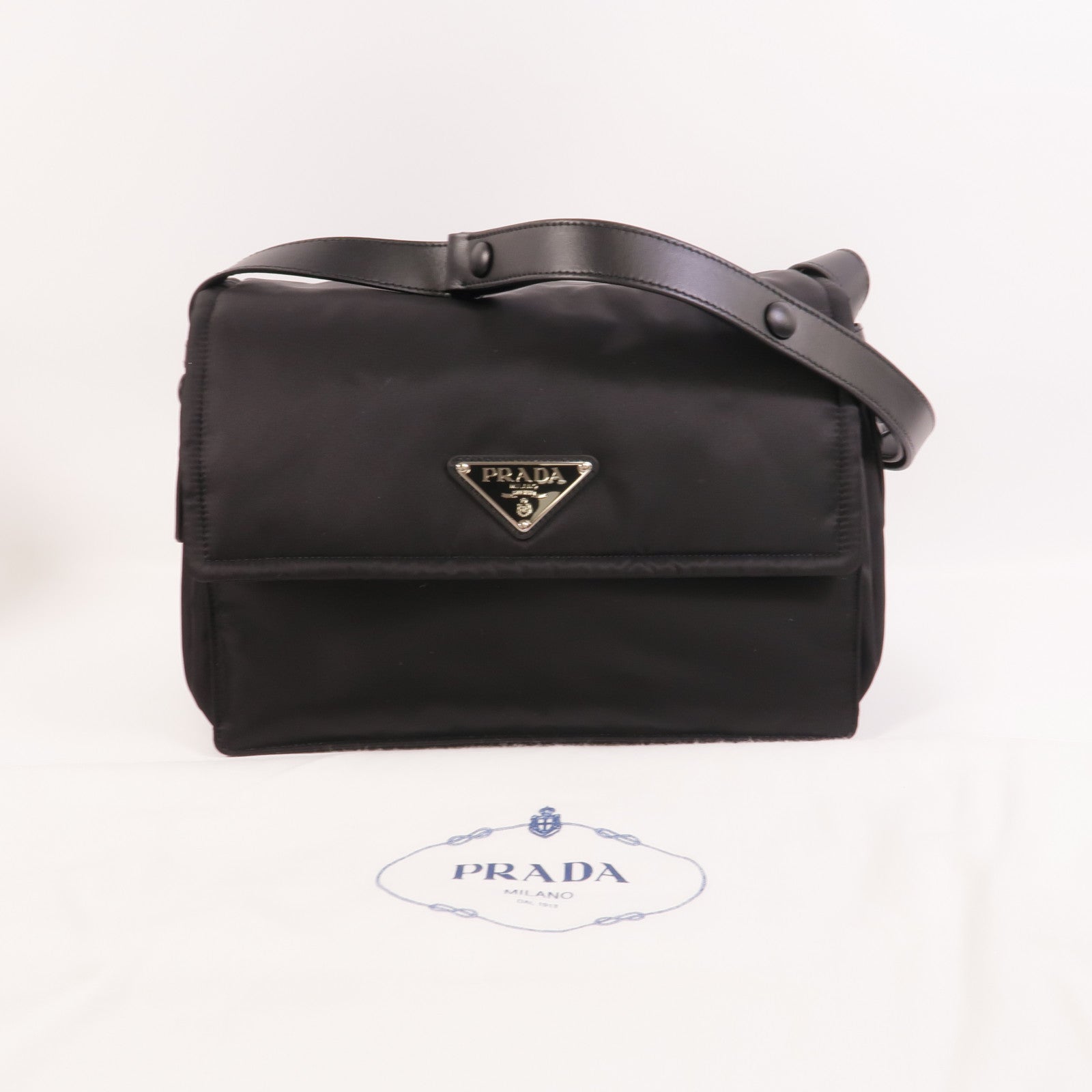 PRADA 尼龍Medium Padded Bag肩背袋