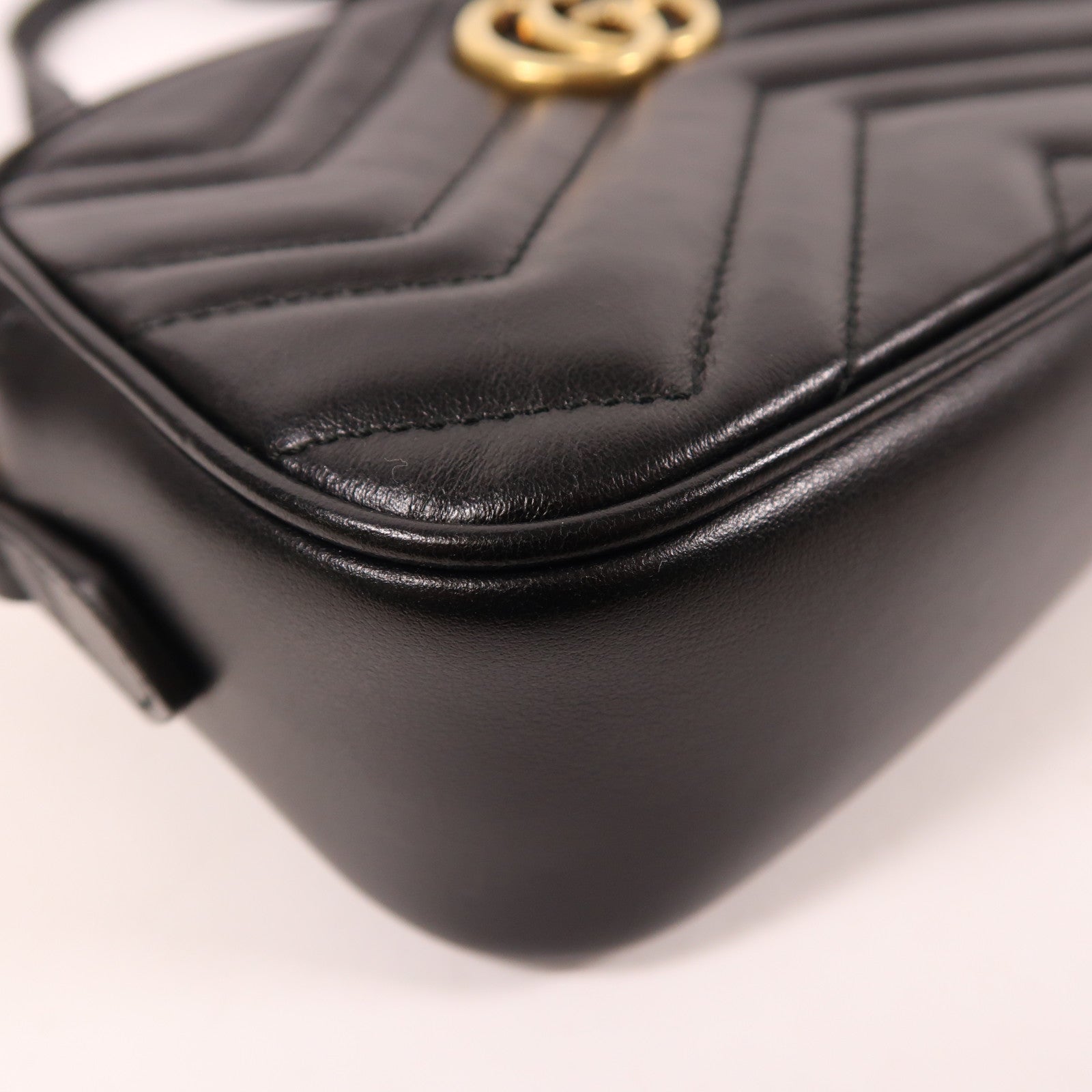 GUCCI 牛皮皮革GG Marmont金扣鏈帶肩背袋黑色