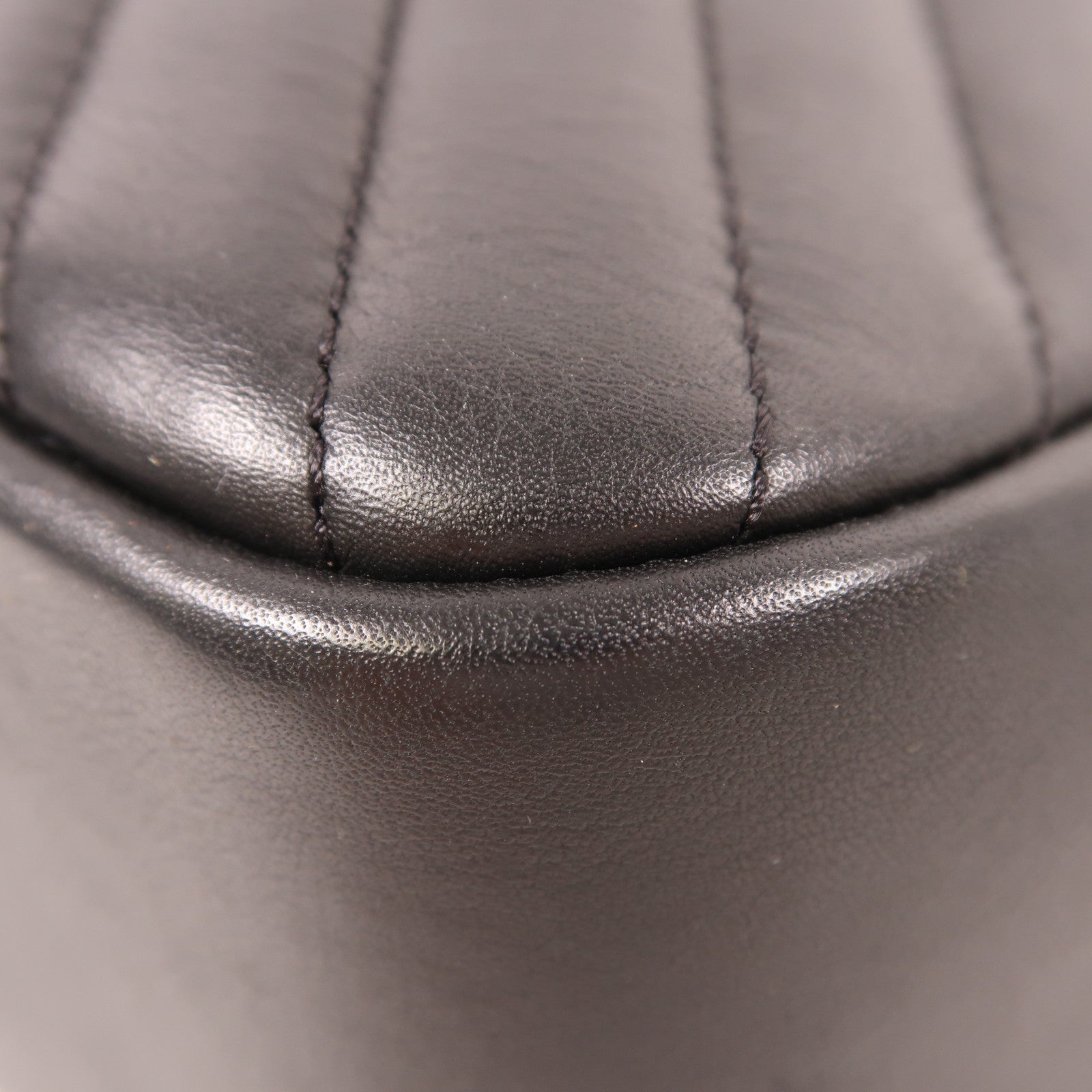 CHANEL 羊皮皮革Chain Shoulder銀扣肩背袋黑色