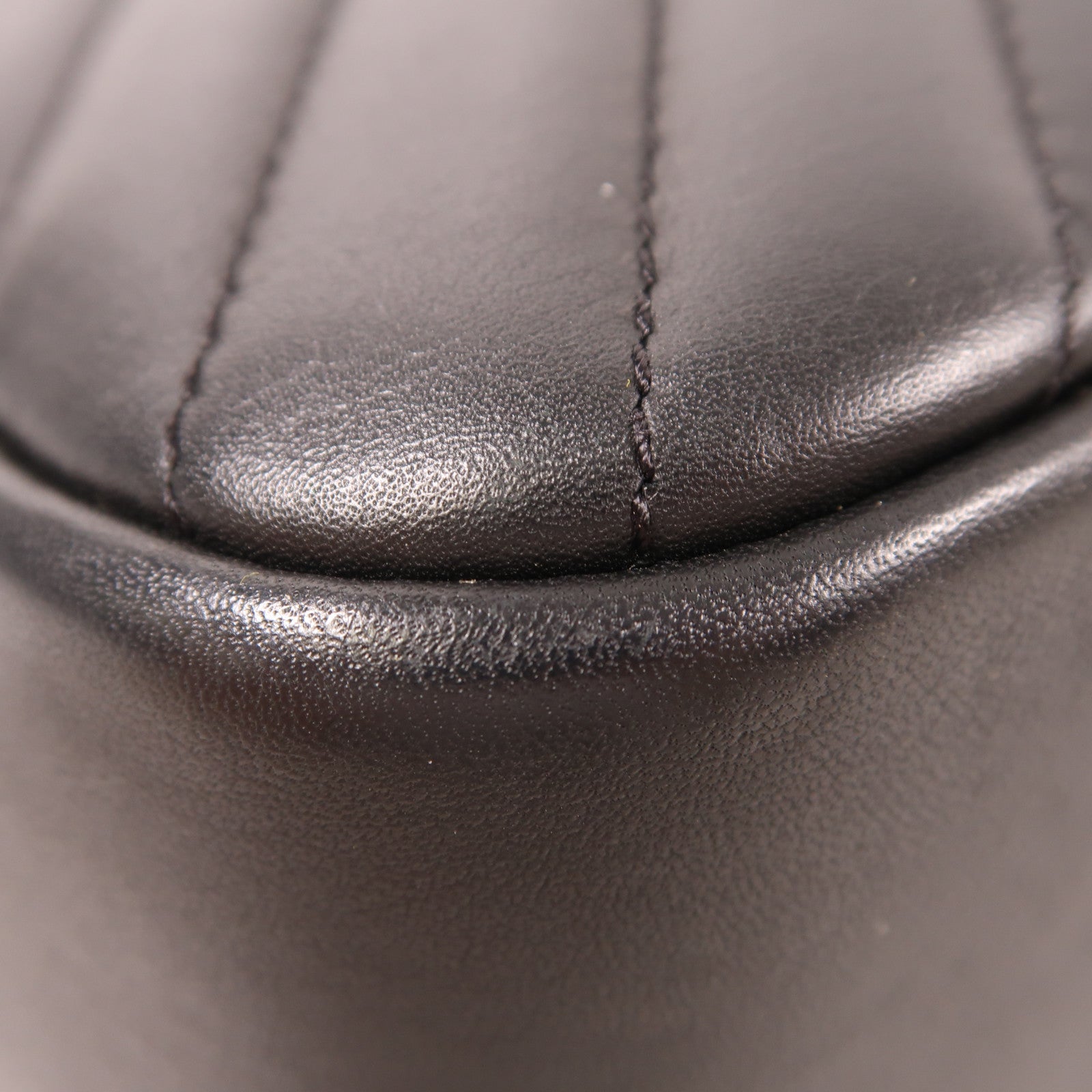 CHANEL 羊皮皮革Chain Shoulder銀扣肩背袋黑色