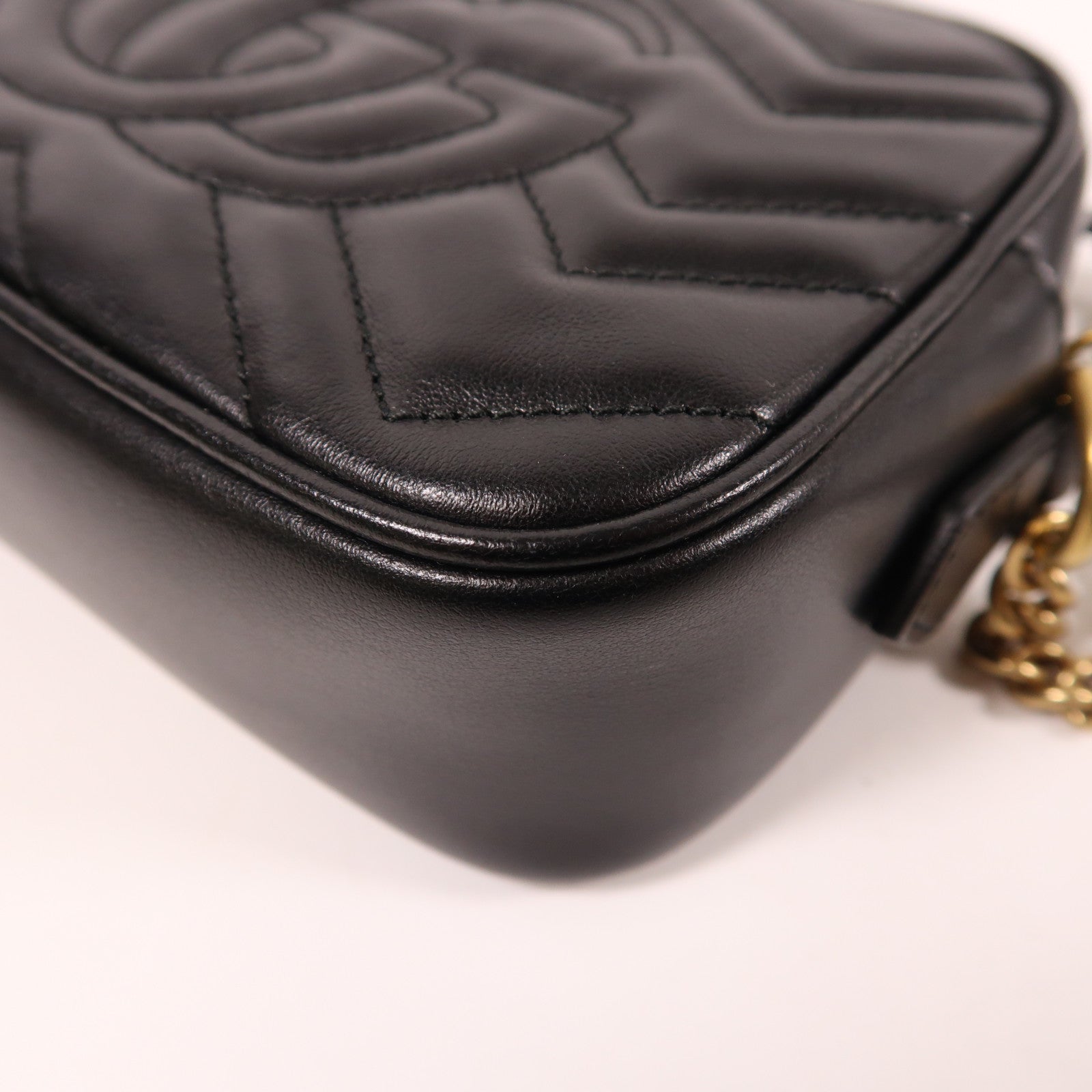 GUCCI 牛皮皮革GG Marmont金扣鏈帶肩背袋黑色