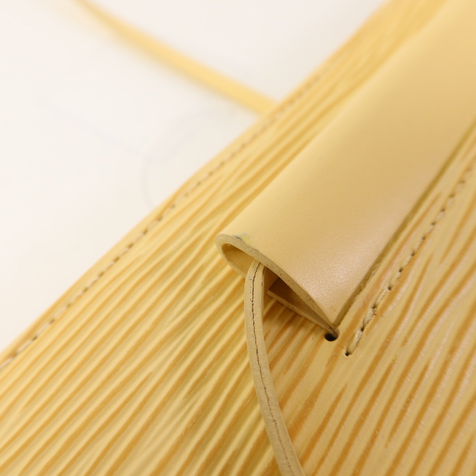 LOUIS VUITTON Epi Saint Tropez金扣肩背袋