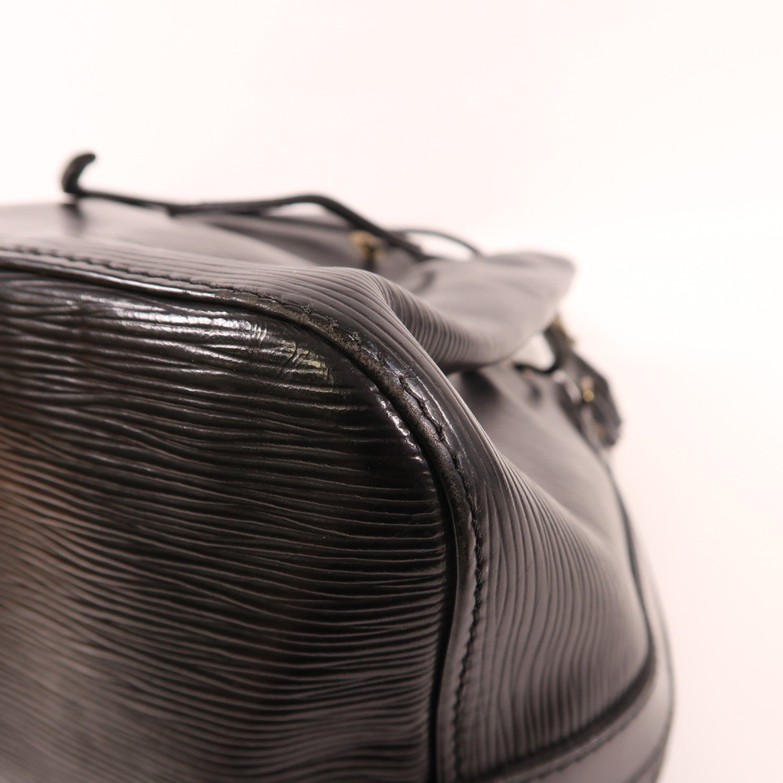 LOUIS VUITTON Epi Petit Noe金扣肩背袋