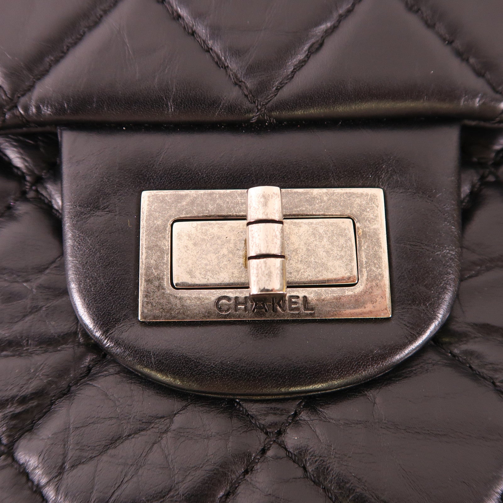 CHANEL 牛皮皮革2.55 Jumbo銀扣鏈帶肩背袋