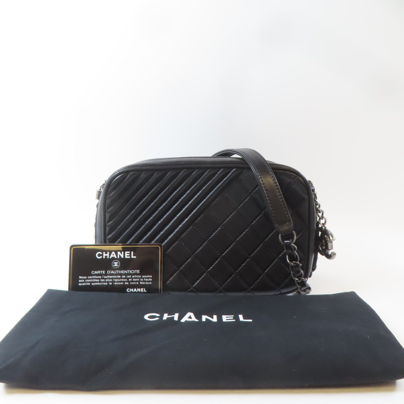 CHANEL 斜紋/菱格牛皮皮革Camera Bag黑扣鏈帶肩背袋黑色