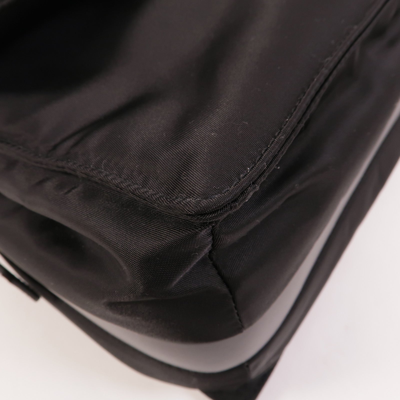 PRADA 尼龍Medium Padded Bag肩背袋