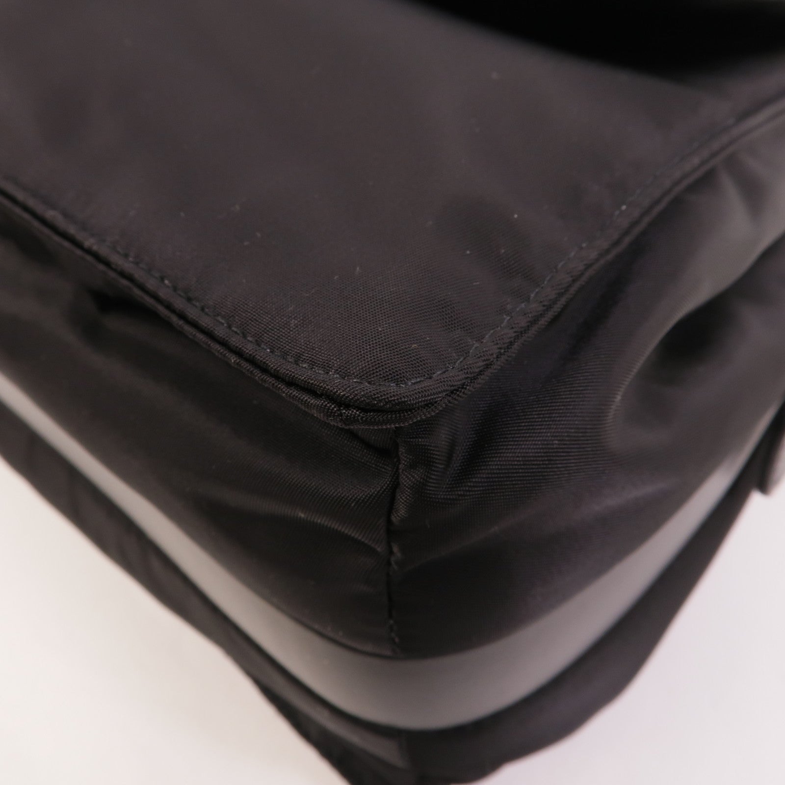 PRADA 尼龍Medium Padded Bag肩背袋
