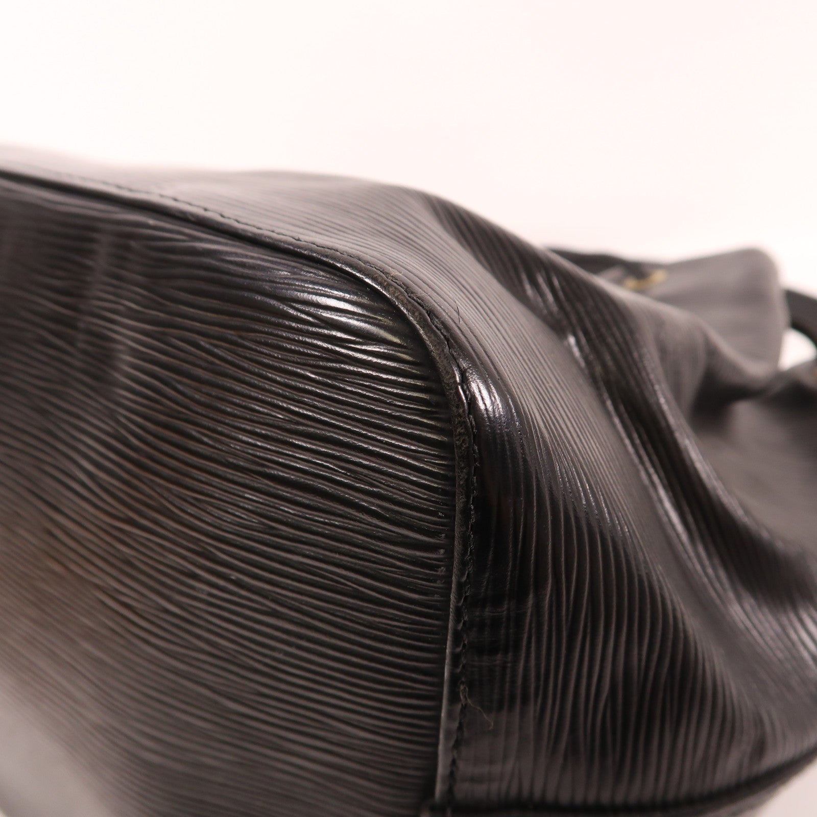 LOUIS VUITTON Epi Petit Noe金扣肩背袋