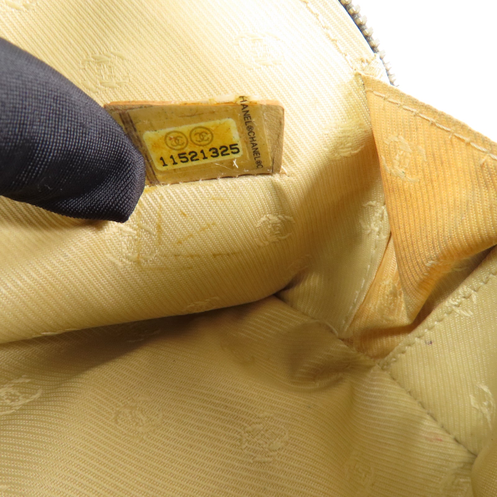 CHANEL 【激減優惠】牛皮皮革Pouch銀扣手拿包