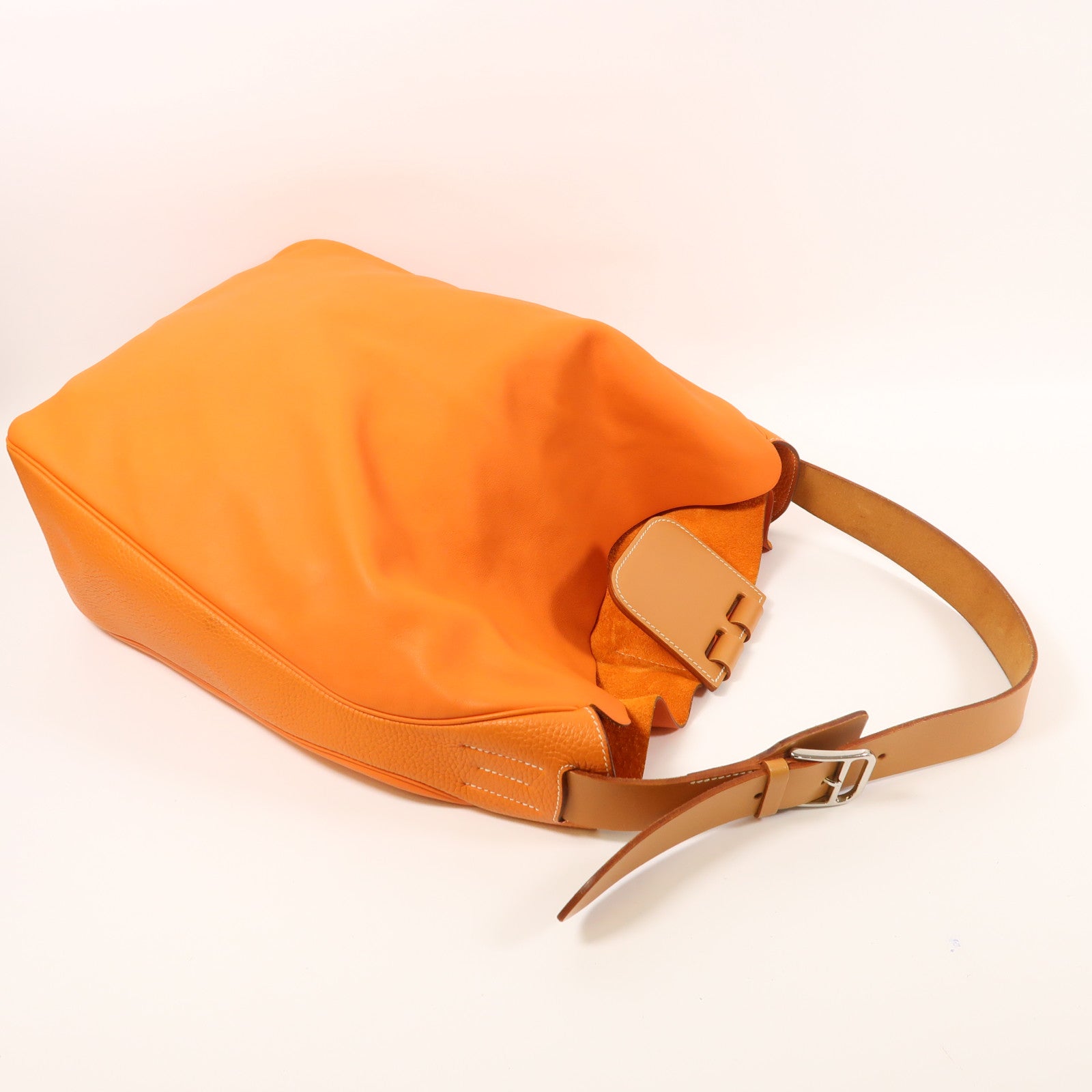 HERMES Swift皮革Virevolte 24銀扣肩背袋