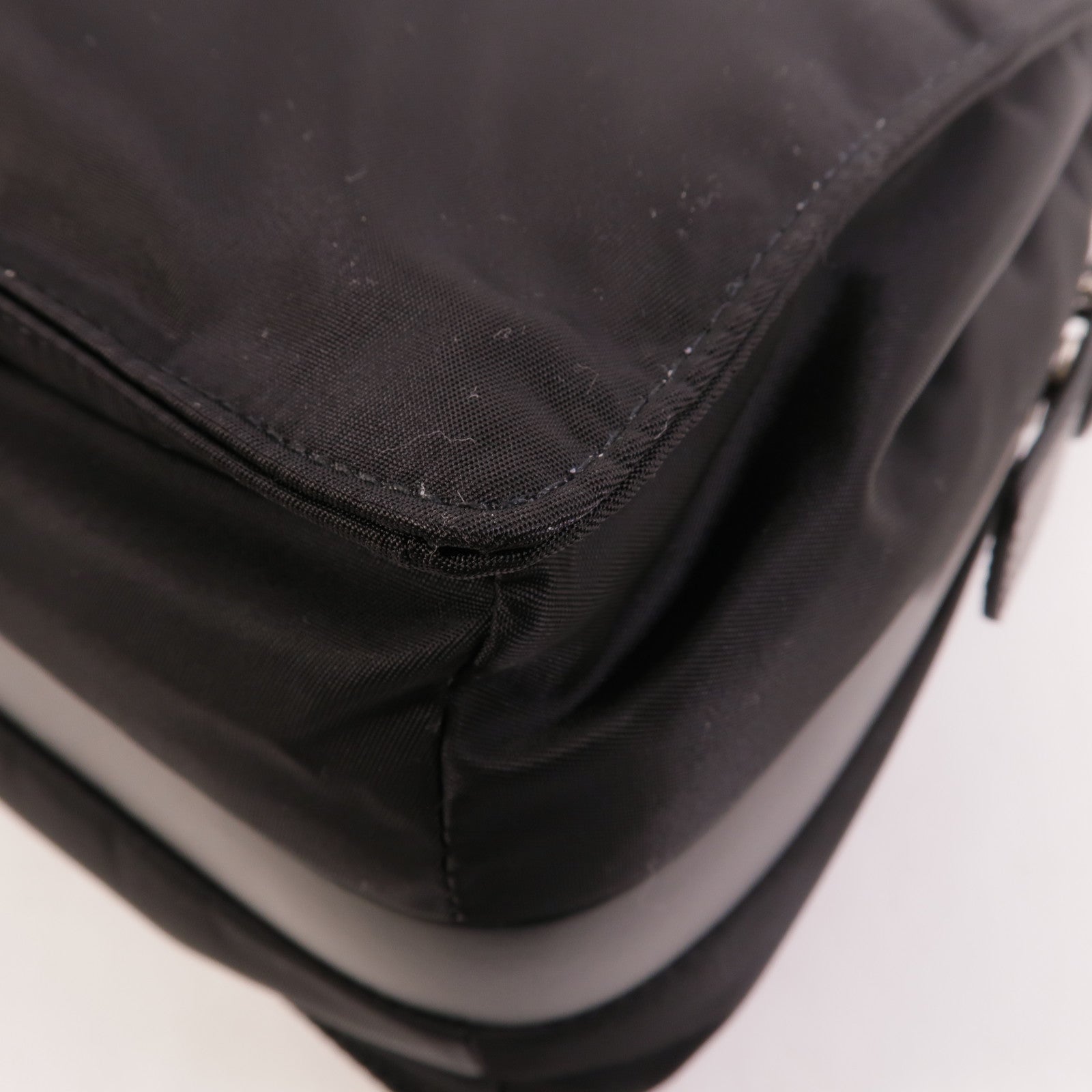 PRADA 尼龍Medium Padded Bag肩背袋