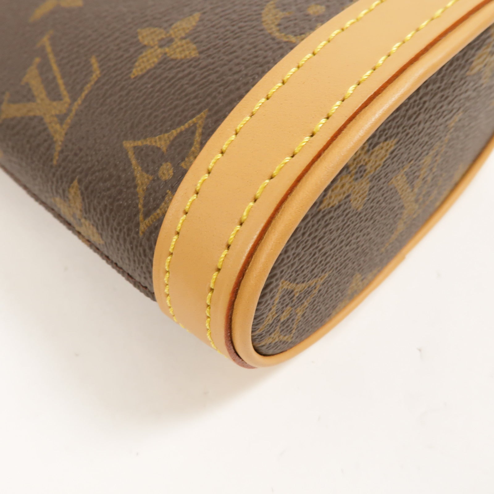 LOUIS VUITTON Monogram Fold Me Pouch金扣肩背袋
