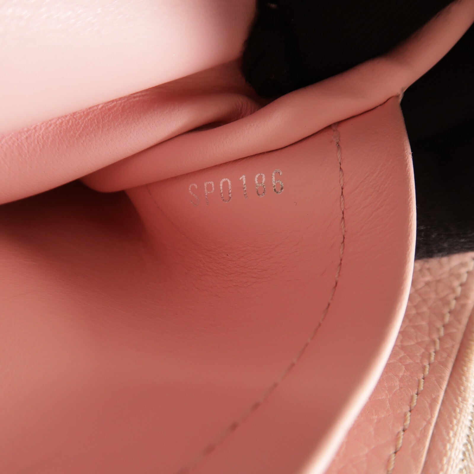 LOUIS VUITTON 牛皮皮革Capucines MM手挽袋