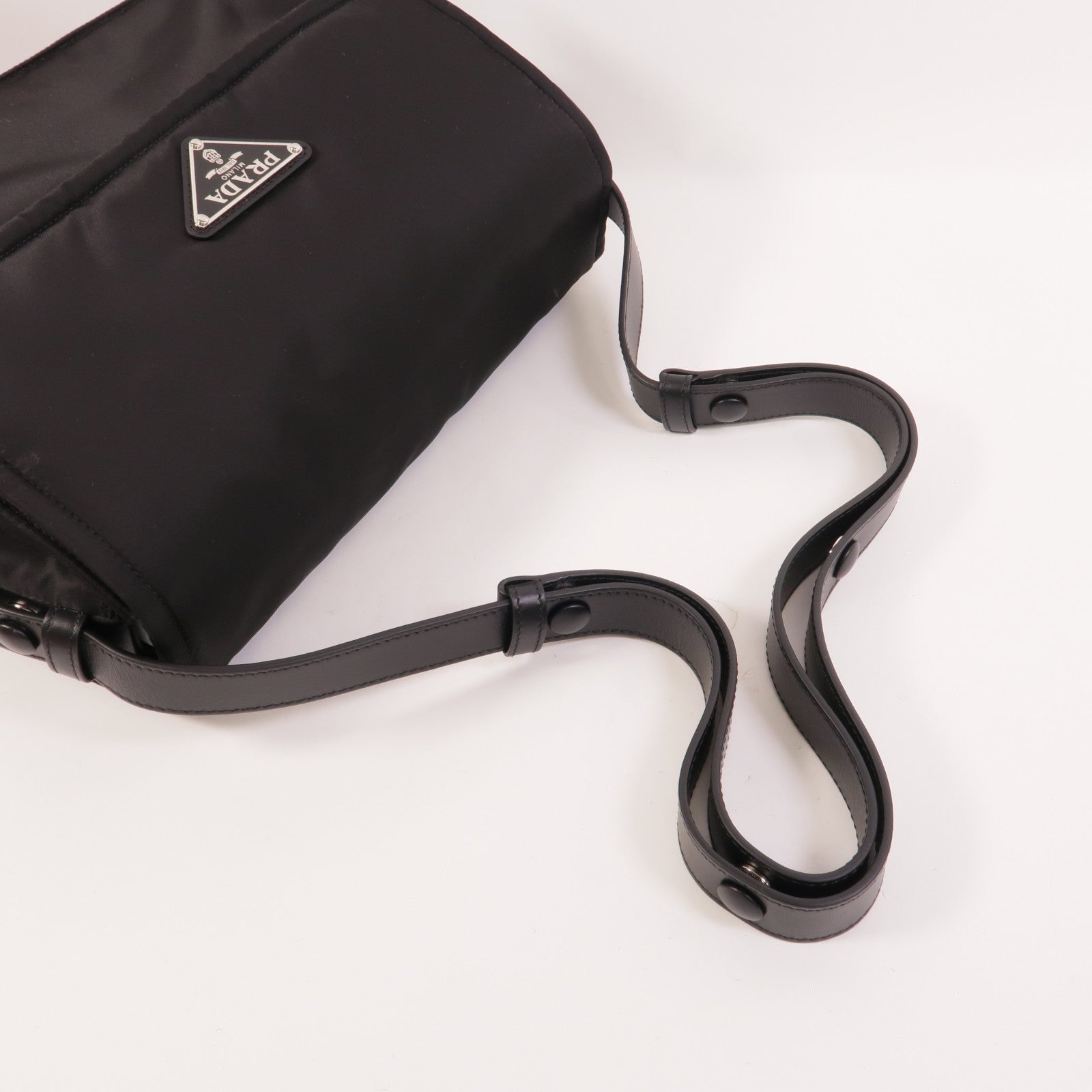 PRADA 尼龍Medium Padded Bag肩背袋