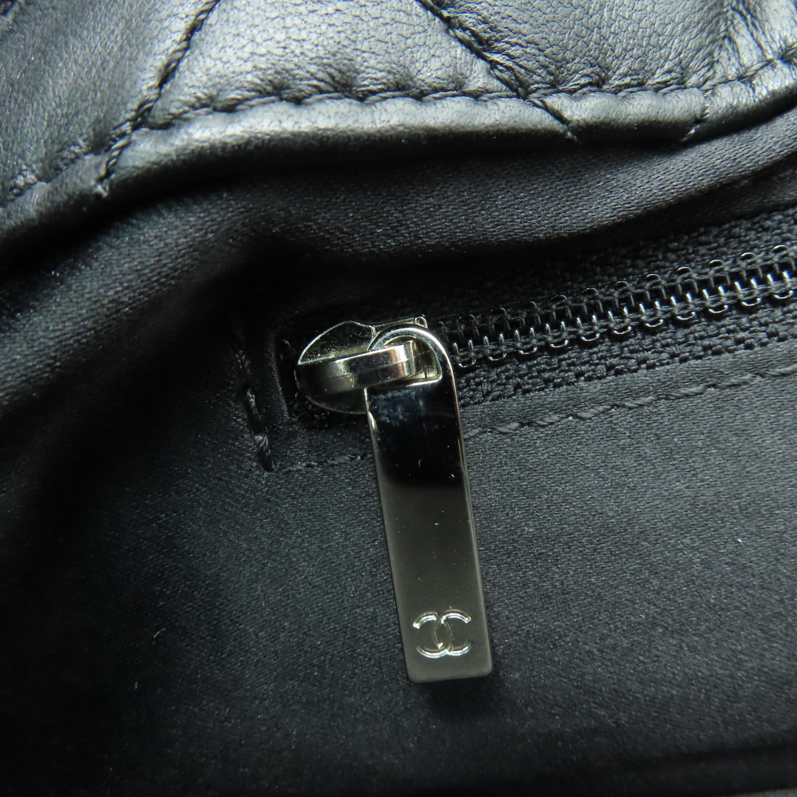 CHANEL 菱格牛皮皮革Chain Shoulder銀扣鏈帶肩背袋黑色