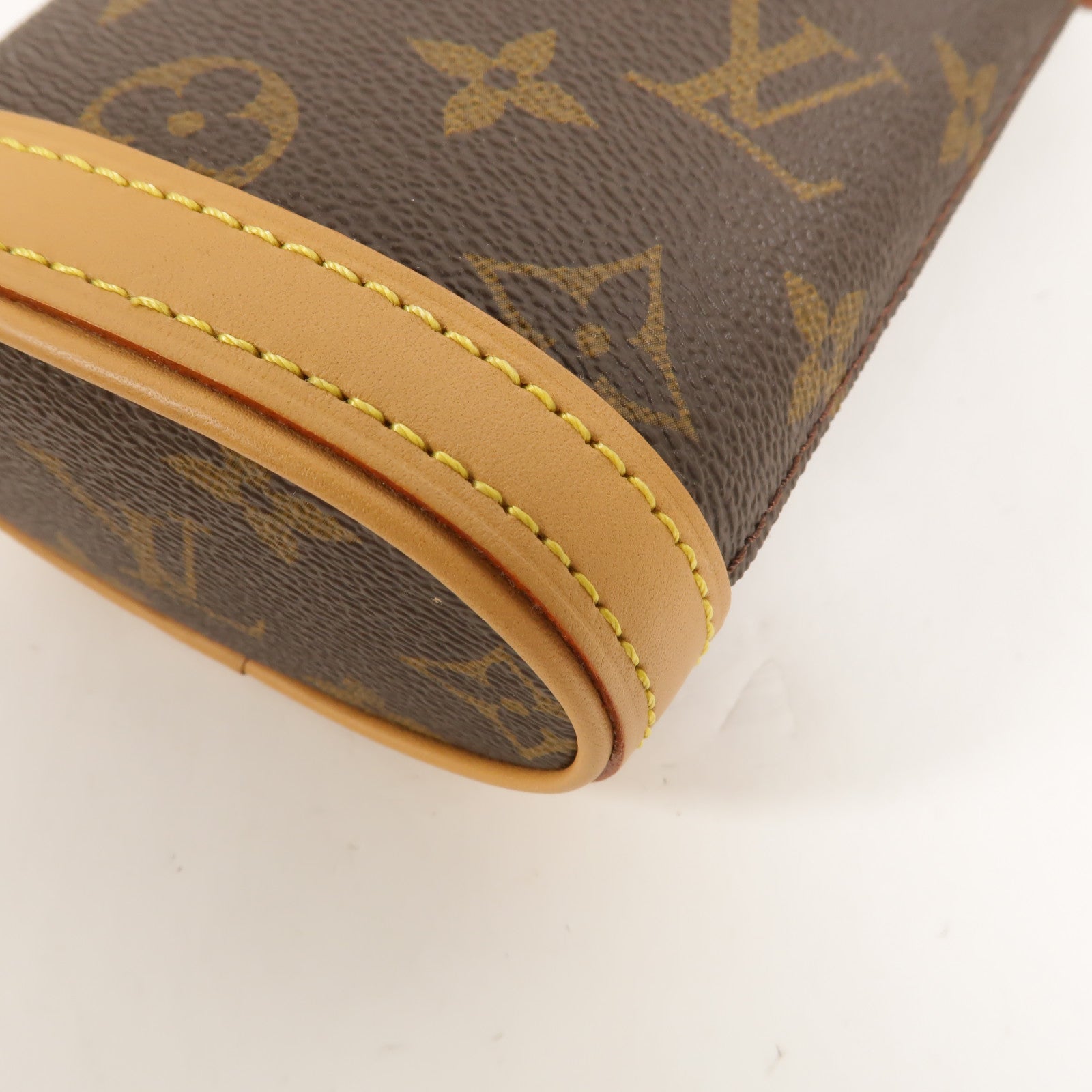 LOUIS VUITTON Monogram Fold Me Pouch金扣肩背袋