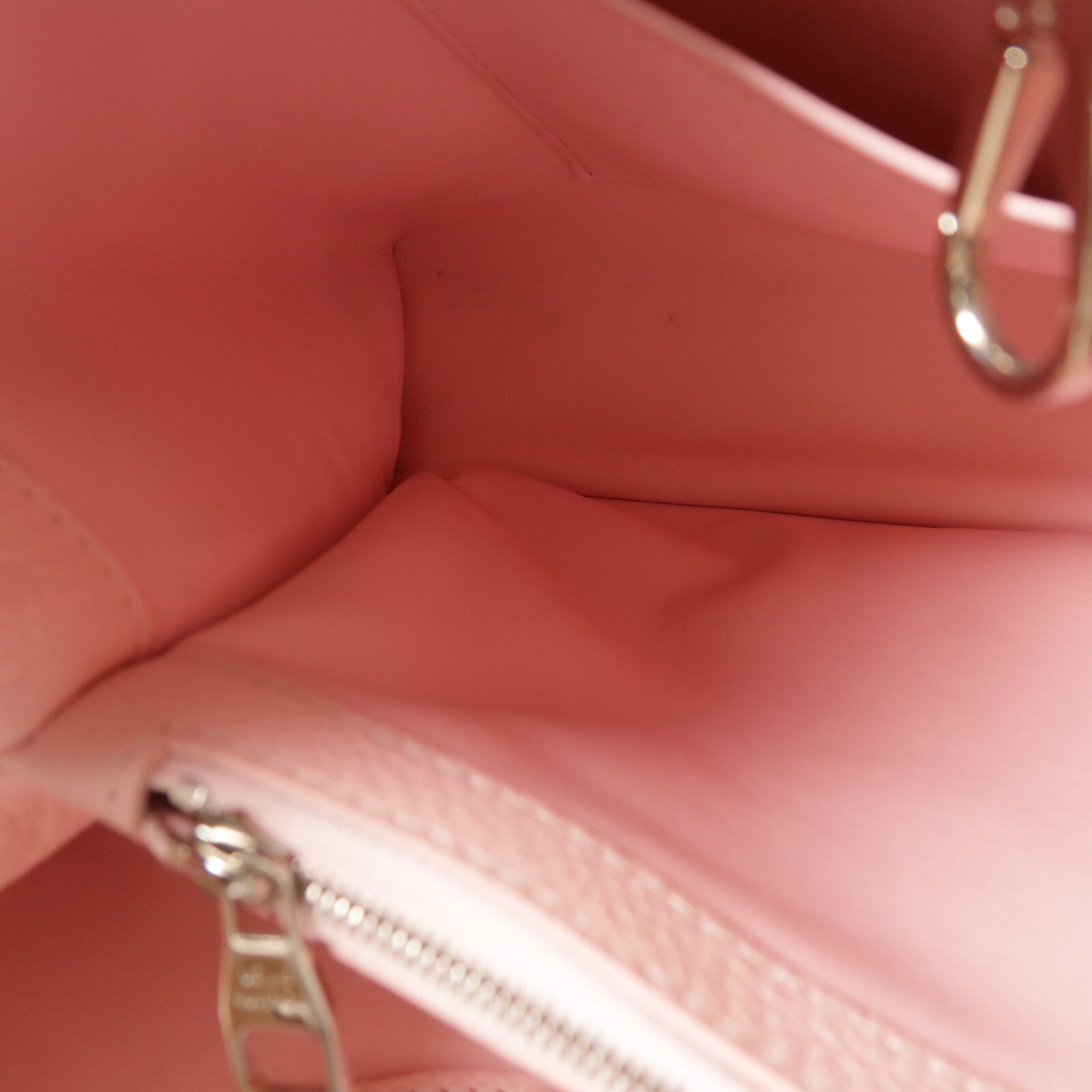 LOUIS VUITTON 牛皮皮革Capucines MM手挽袋