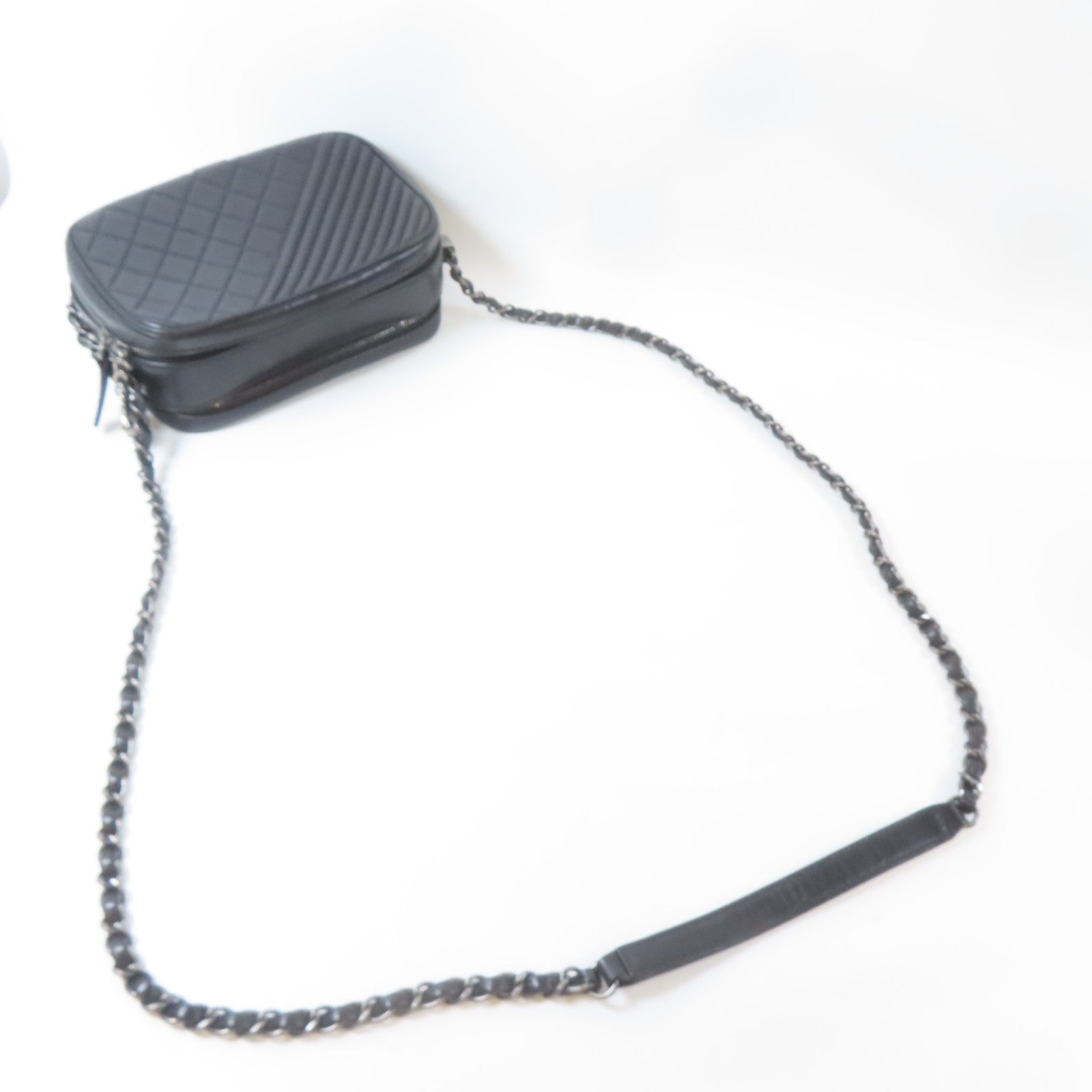 CHANEL 斜紋/菱格牛皮皮革Camera Bag黑扣鏈帶肩背袋黑色