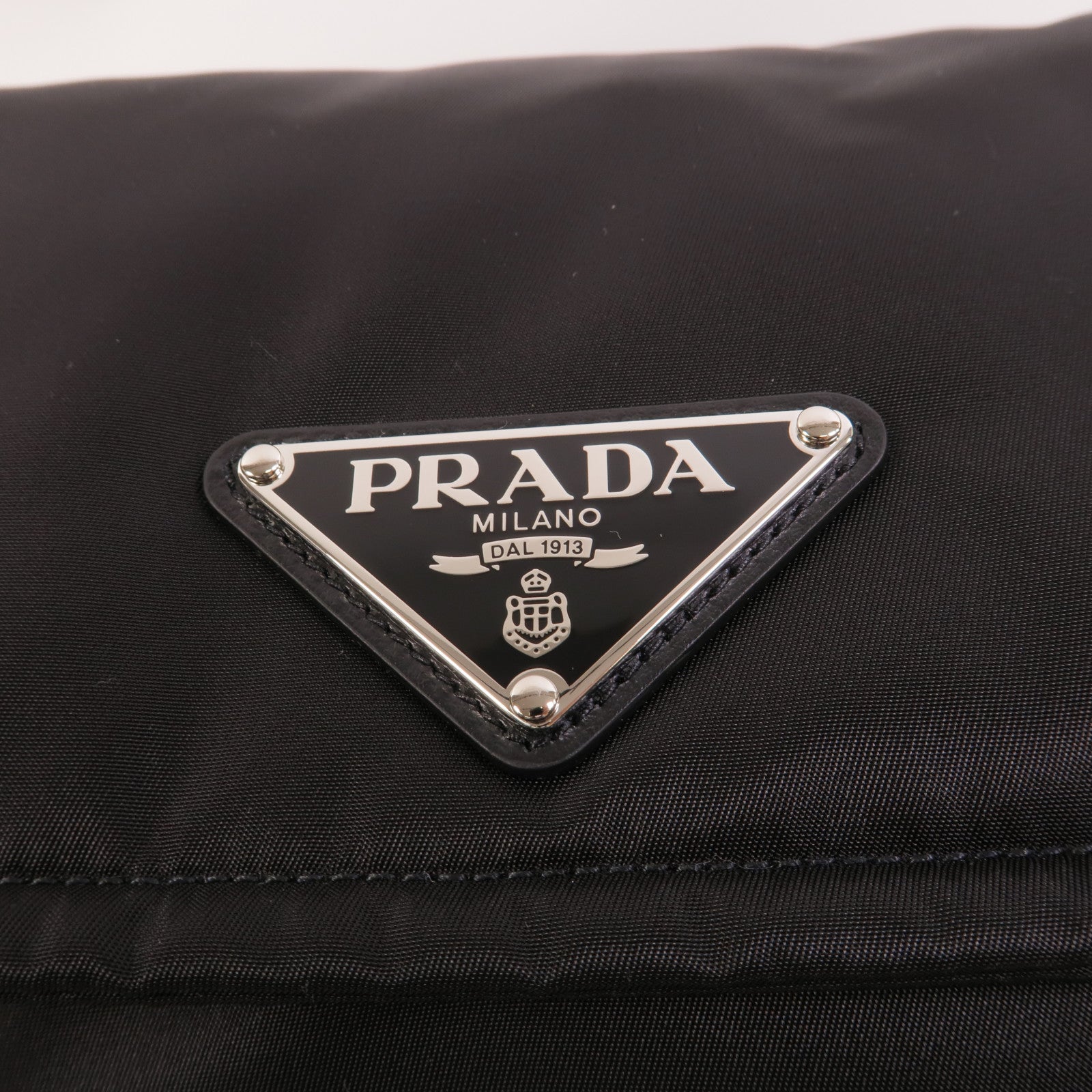 PRADA 尼龍Medium Padded Bag肩背袋
