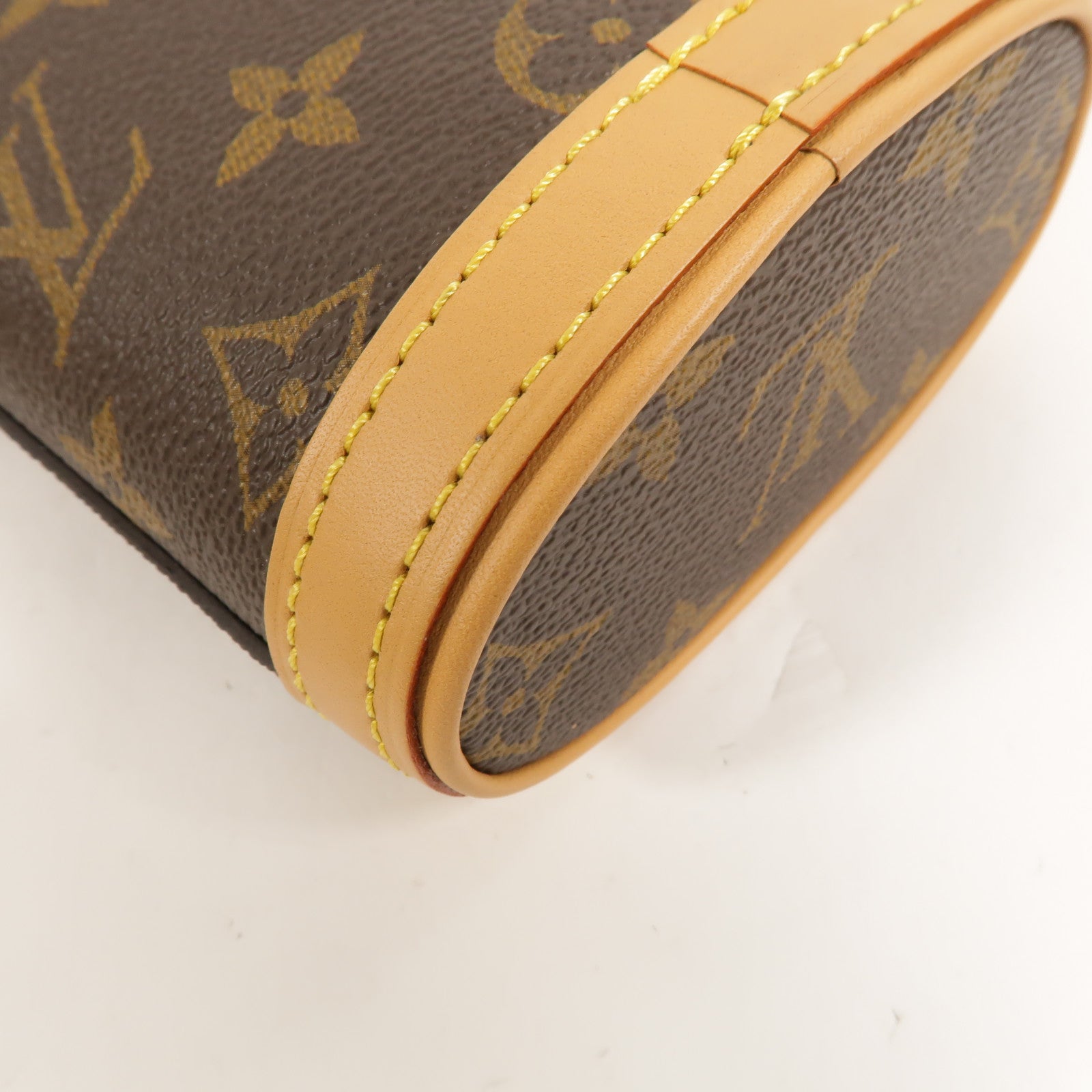 LOUIS VUITTON Monogram Fold Me Pouch金扣肩背袋