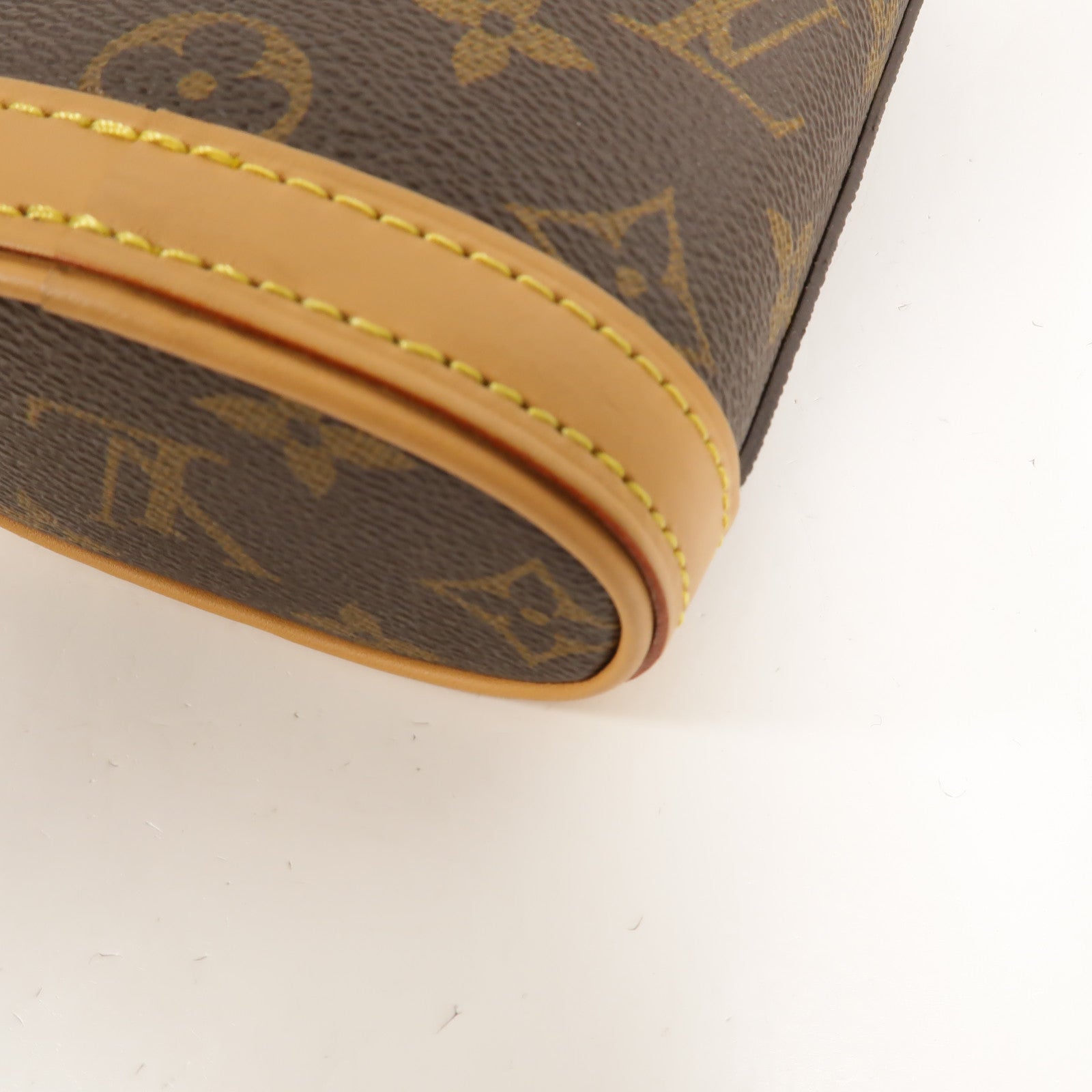 LOUIS VUITTON Monogram Fold Me Pouch金扣肩背袋
