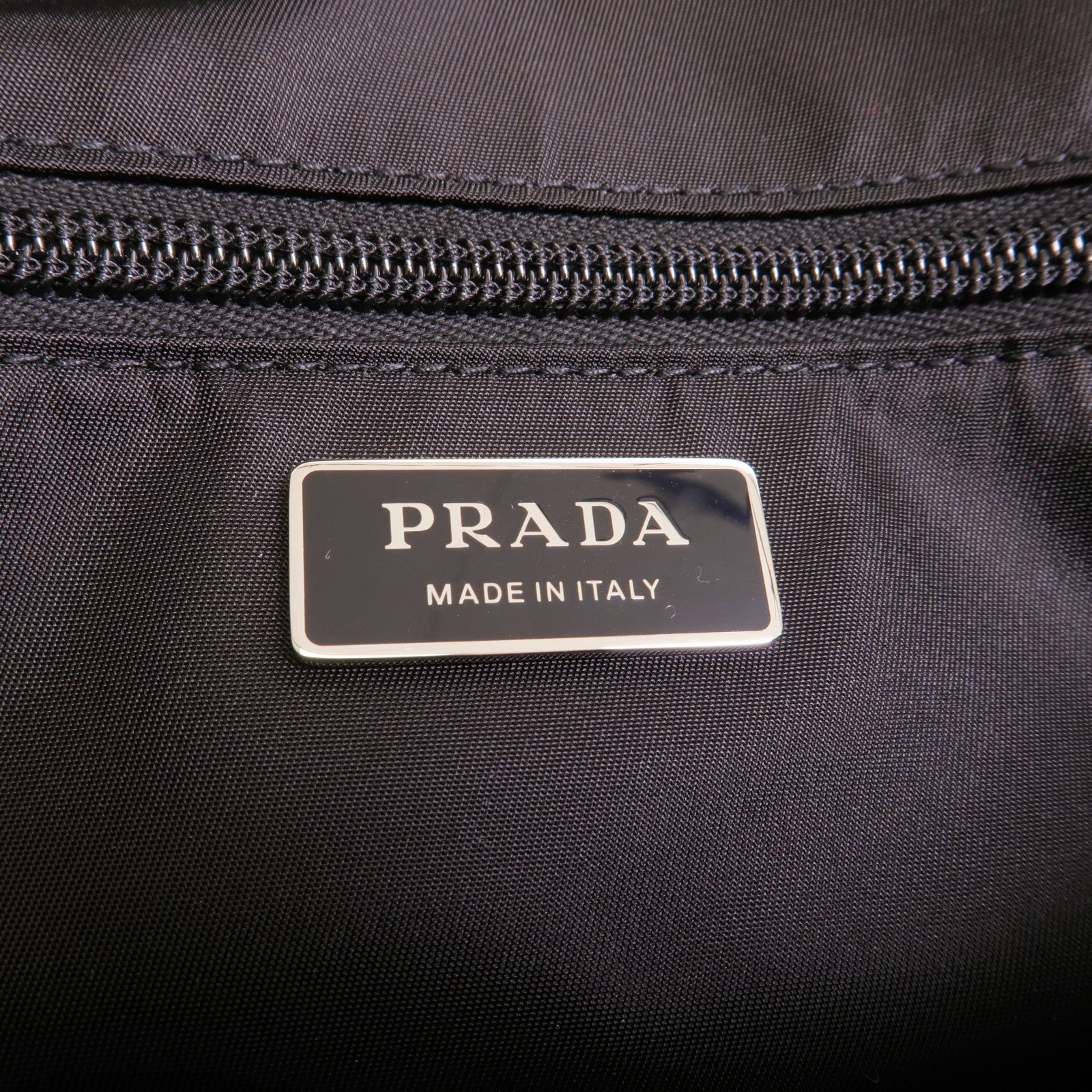 PRADA 尼龍Medium Padded Bag肩背袋