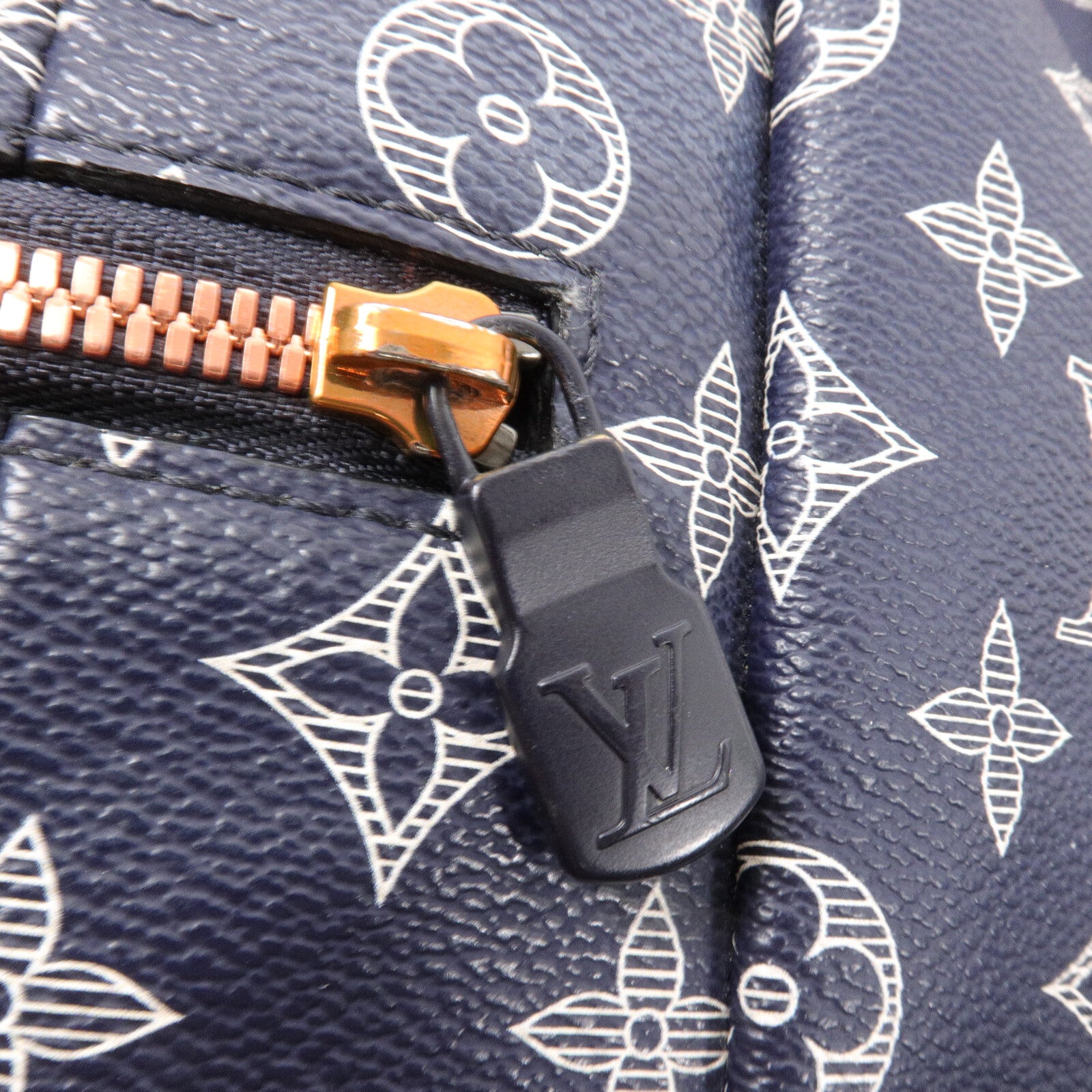 LOUIS VUITTON Monogram Ink Discovery Backpack背包