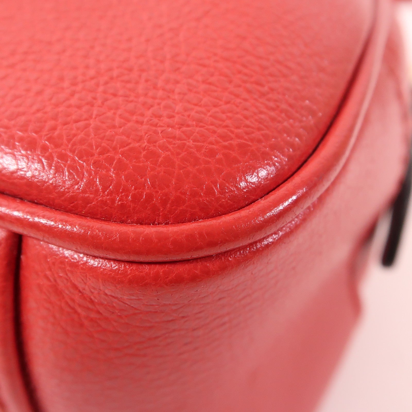Miu Miu 牛皮皮革Shoulder Bag金扣肩背袋