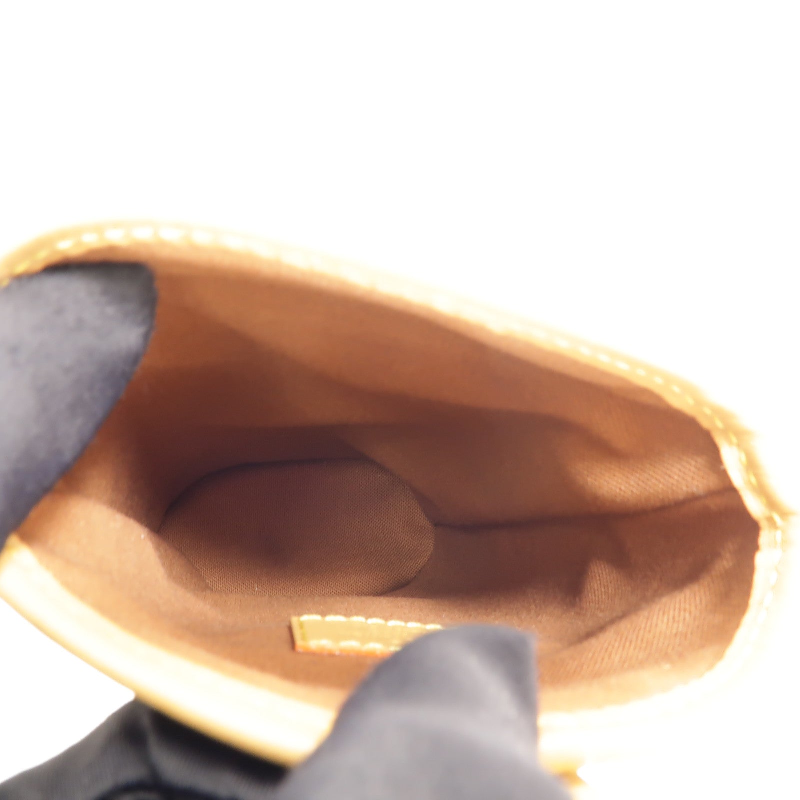 LOUIS VUITTON Monogram Fold Me Pouch金扣肩背袋