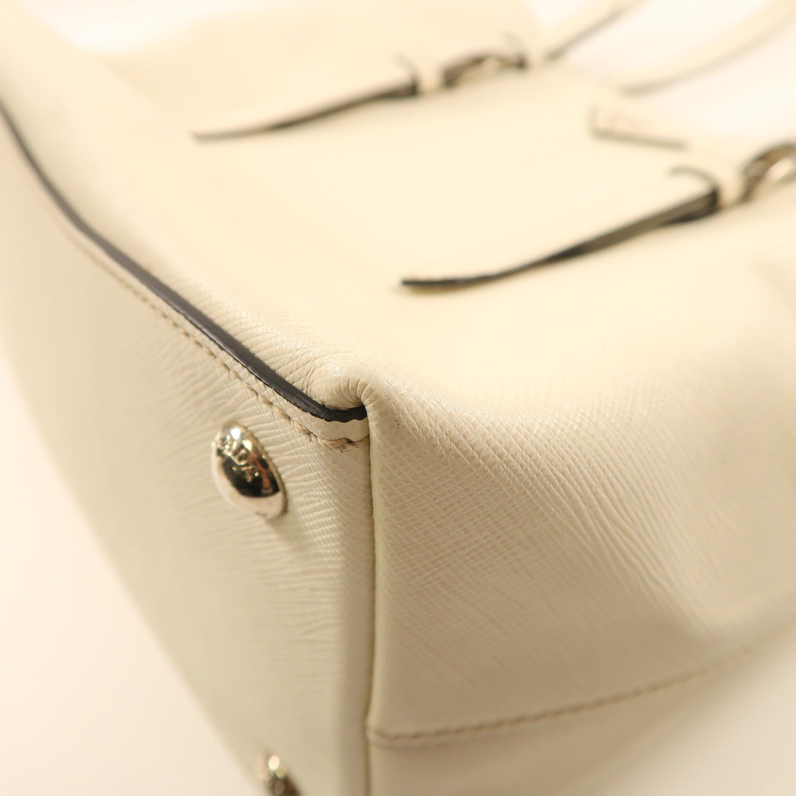 PRADA 牛皮皮革Tote Bag金扣手挽袋白色