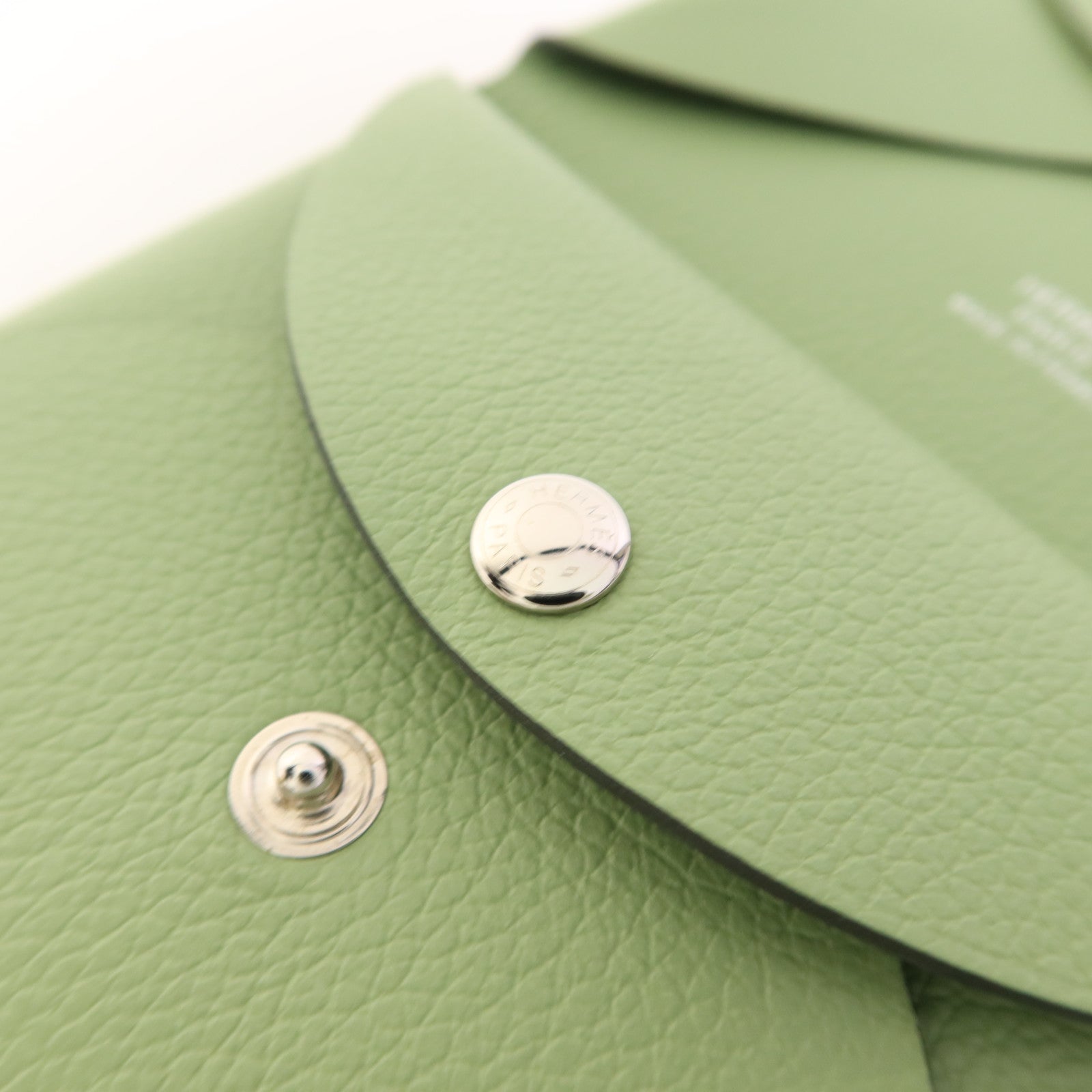 HERMES Evercolor皮革Calvi Duo銀扣卡片套Vert Criquet