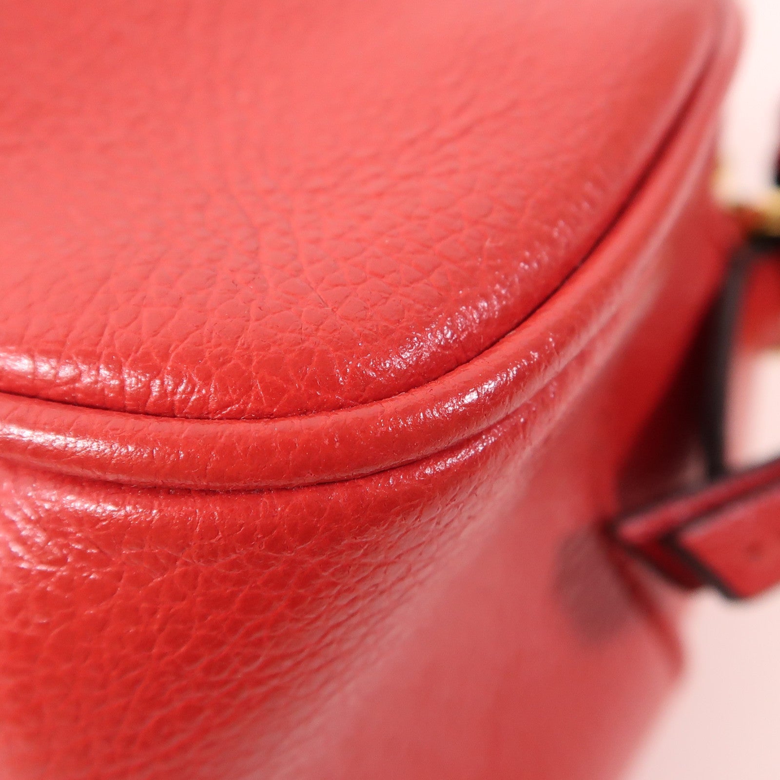 Miu Miu 牛皮皮革Shoulder Bag金扣肩背袋