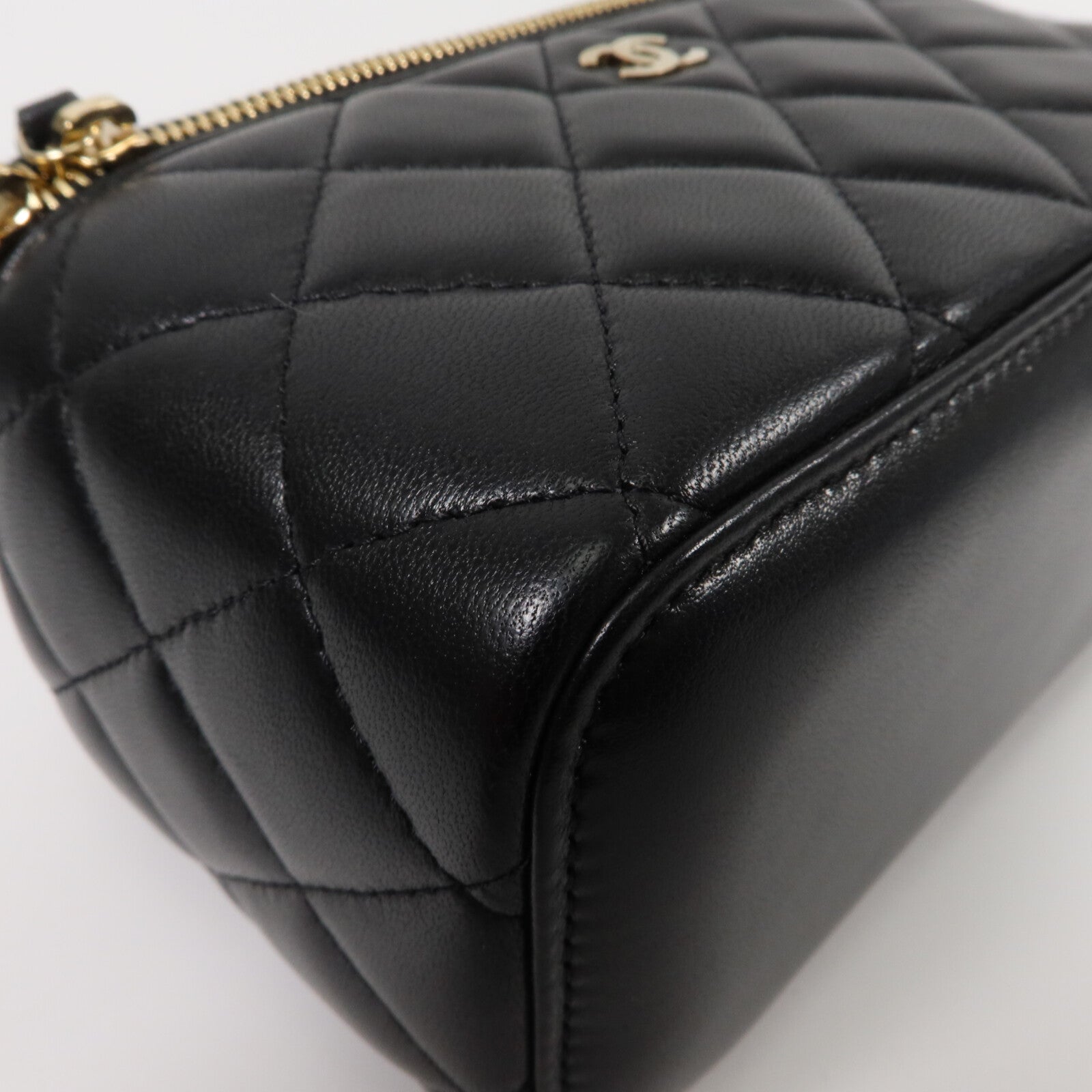 CHANEL 羊皮皮革Vanity Case鏈帶肩背袋