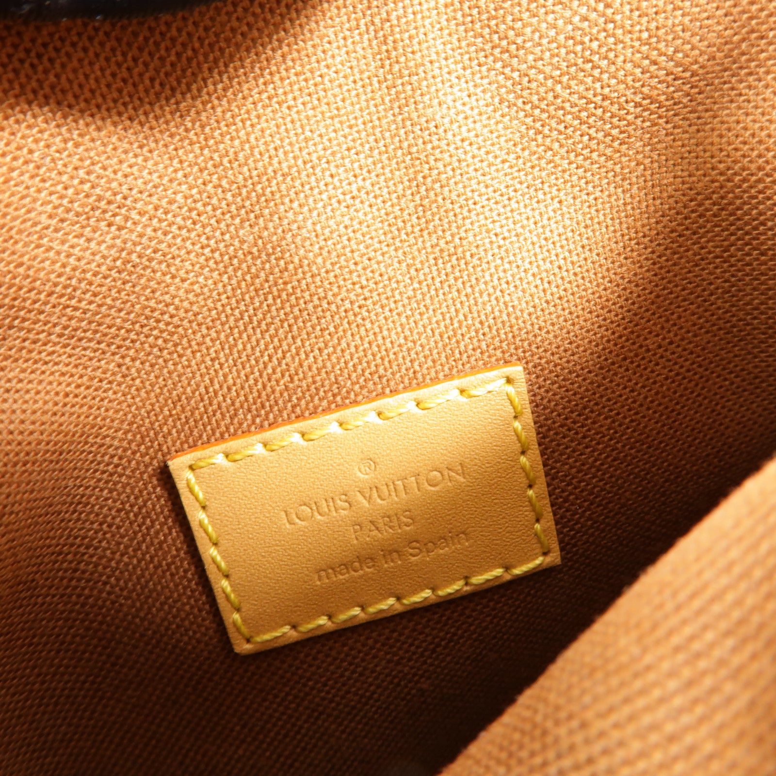 LOUIS VUITTON Monogram Fold Me Pouch金扣肩背袋