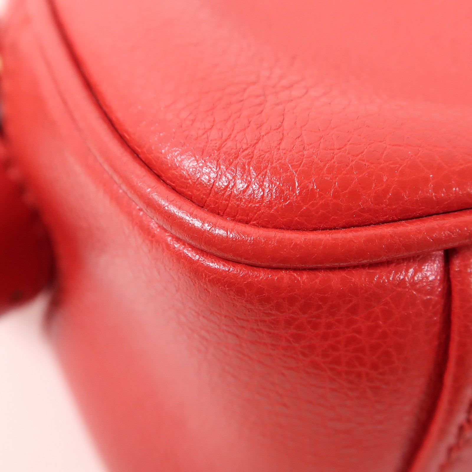 Miu Miu 牛皮皮革Shoulder Bag金扣肩背袋