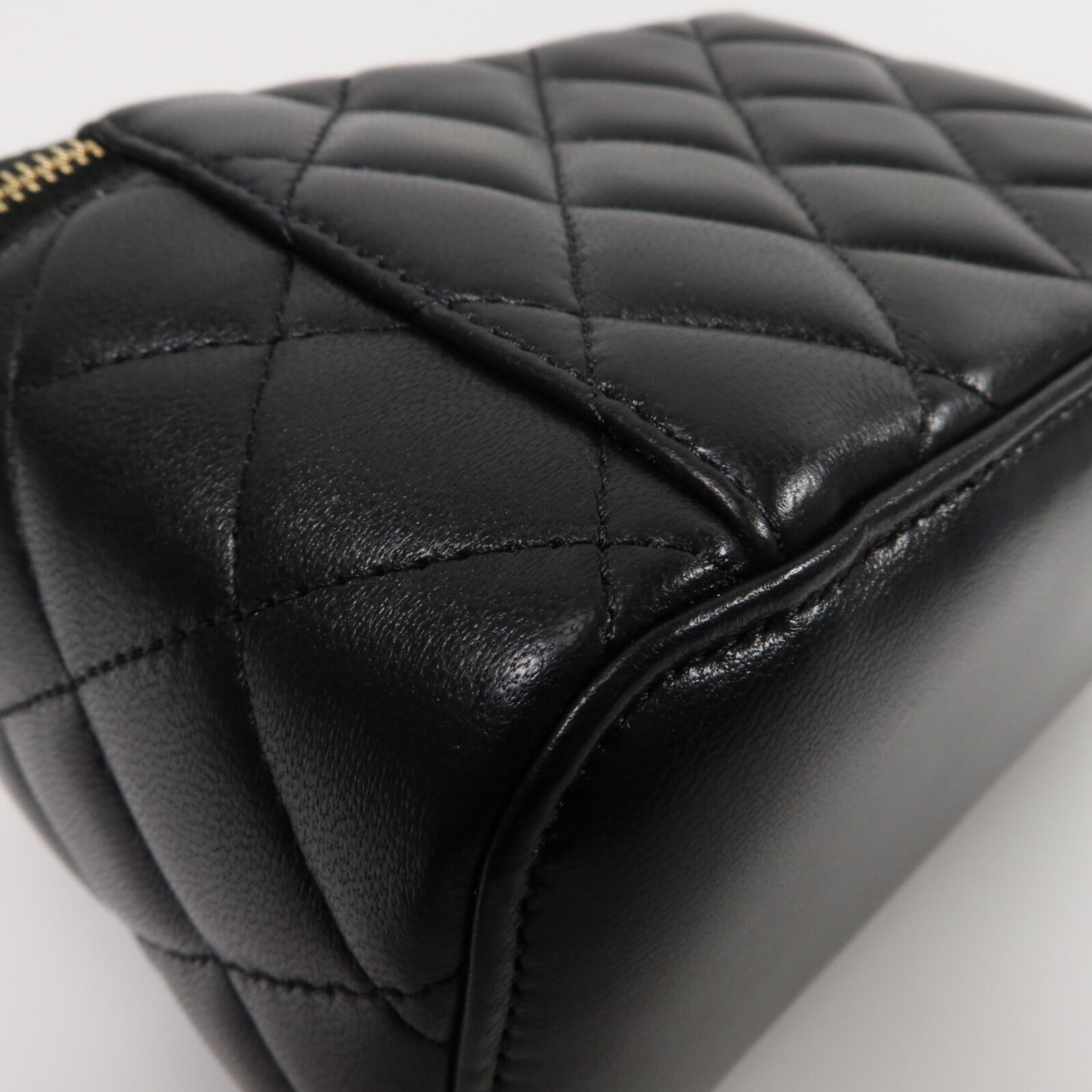 CHANEL 羊皮皮革Vanity Case鏈帶肩背袋