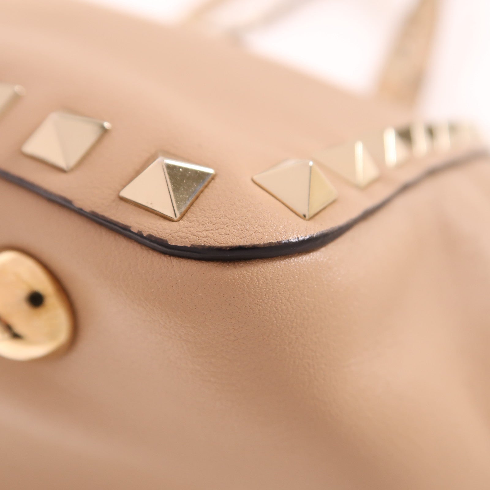 Valentino 牛皮皮革Garavani Rockstud金扣手挽肩背兩用袋米色