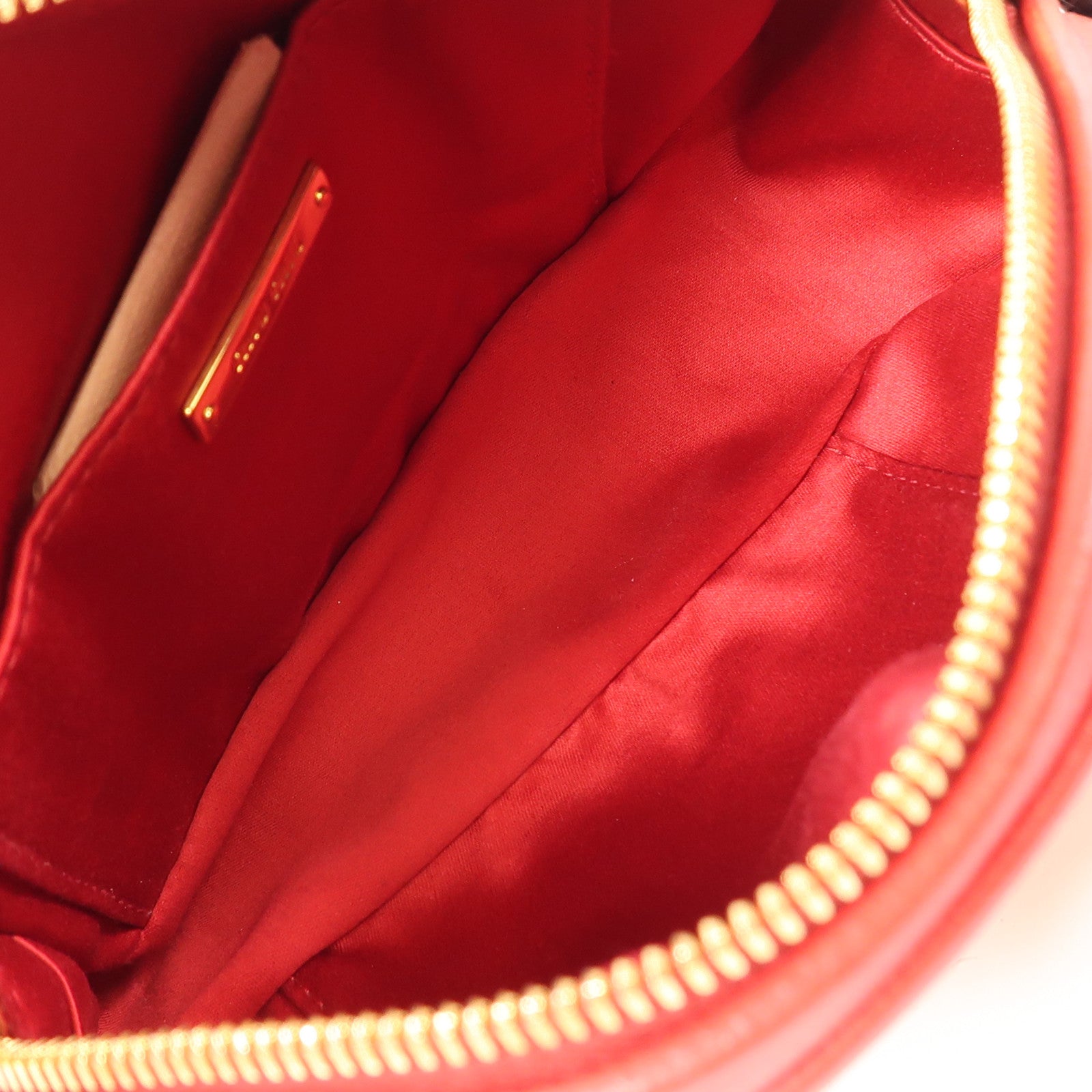 Miu Miu 牛皮皮革Shoulder Bag金扣肩背袋