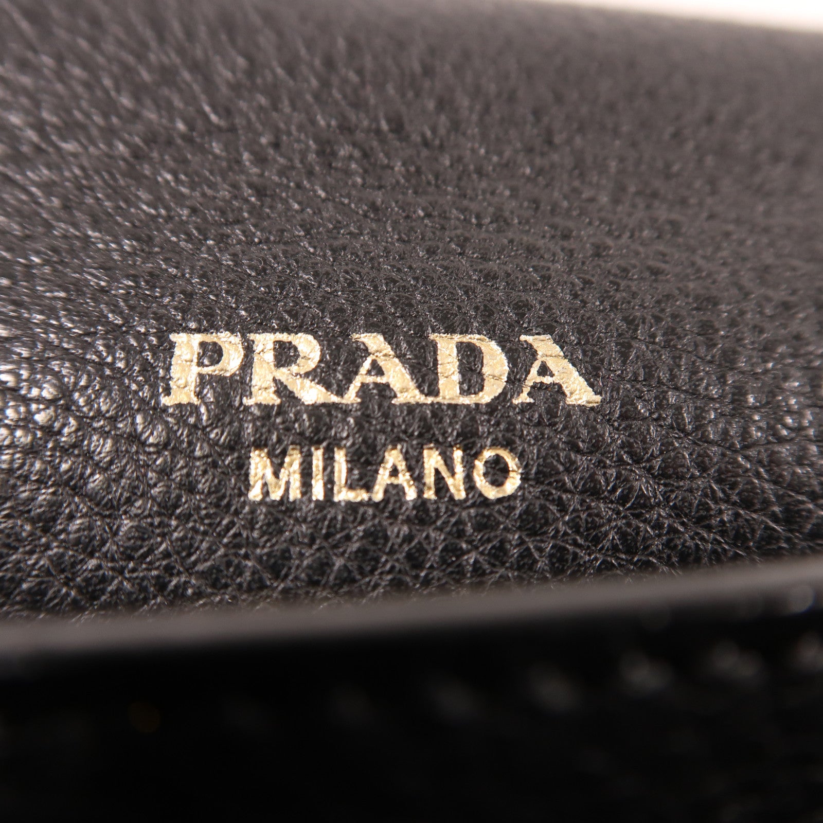 PRADA 牛皮皮革Shoulder Bag金扣肩背袋黑色