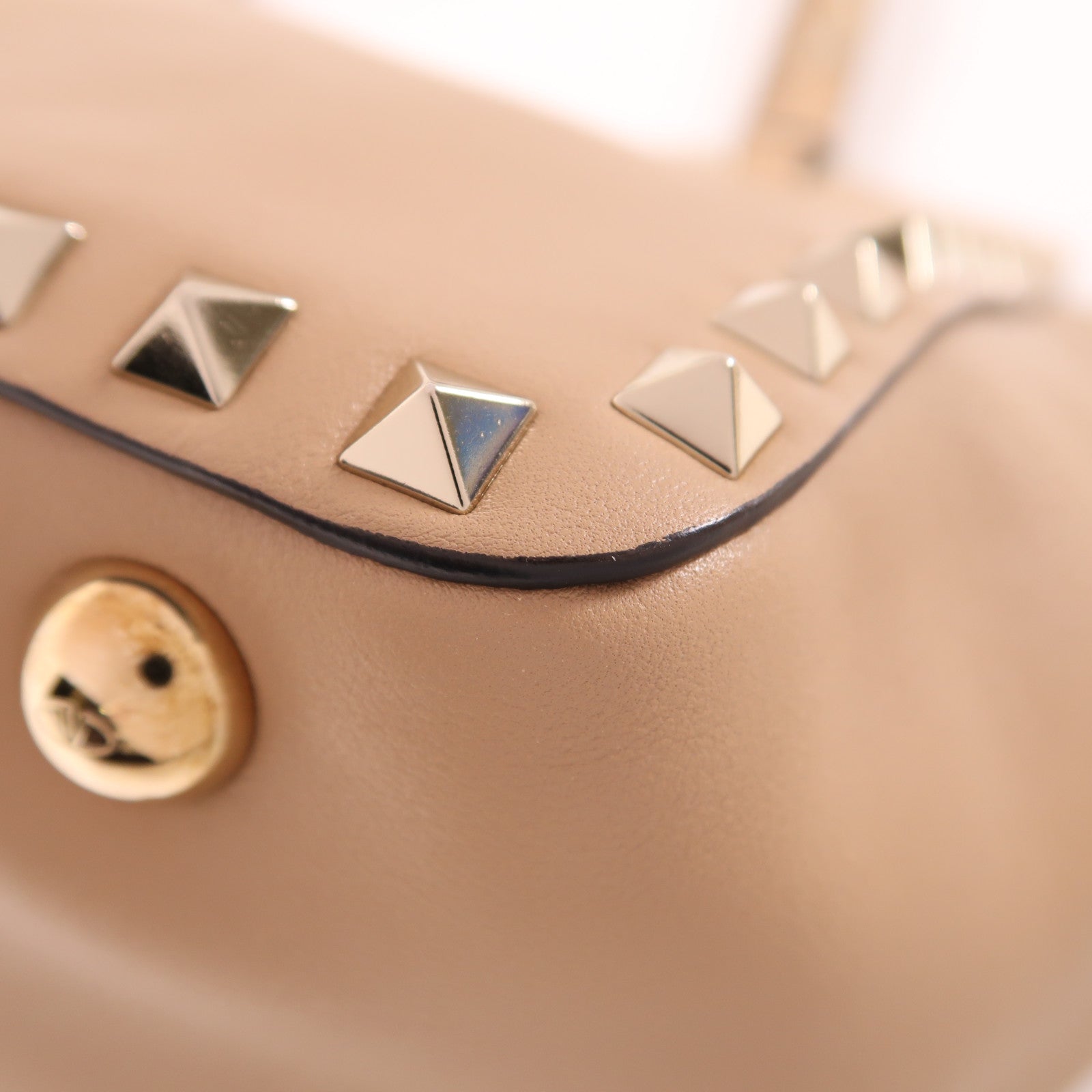 Valentino 牛皮皮革Garavani Rockstud金扣手挽肩背兩用袋米色