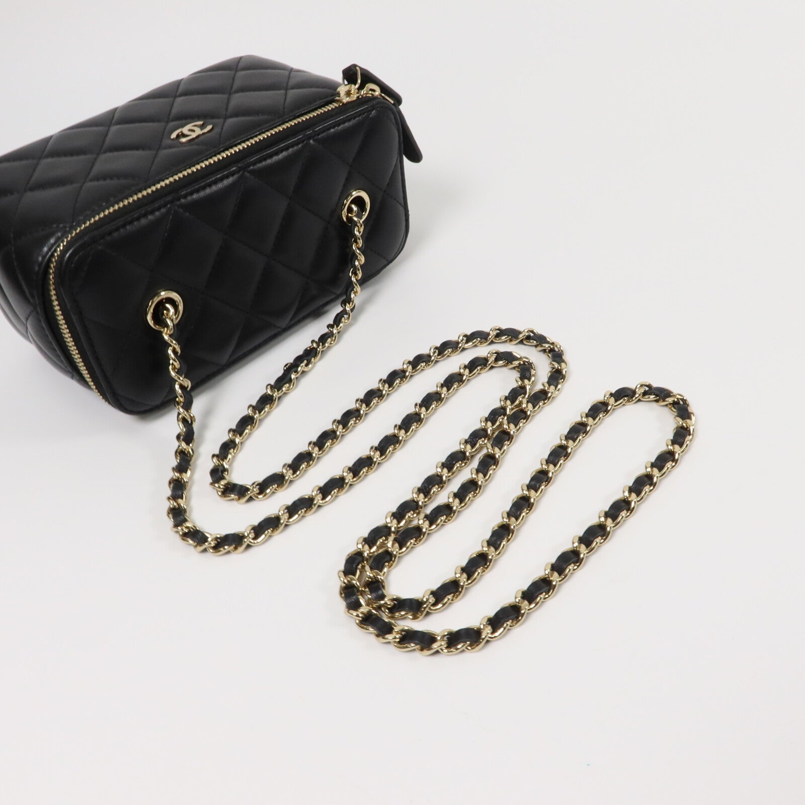 CHANEL 羊皮皮革Vanity Case鏈帶肩背袋