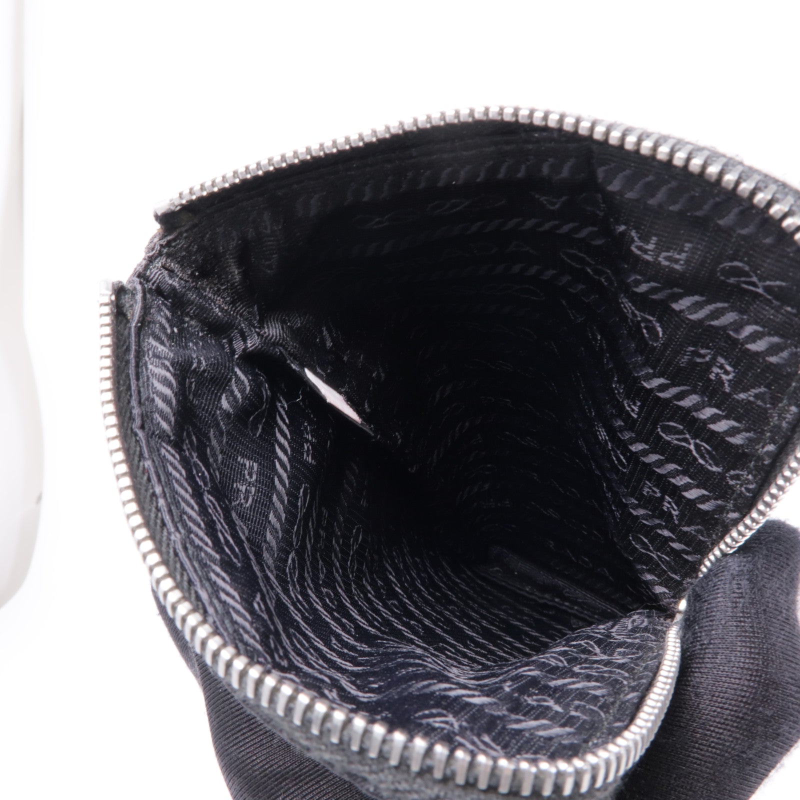 PRADA 尼龍Pouch Shoulder Bag銀扣肩背袋