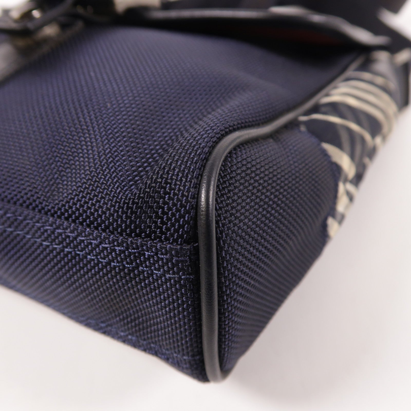 BURBERRY 尼龍Shoulder Bag銀扣肩背袋