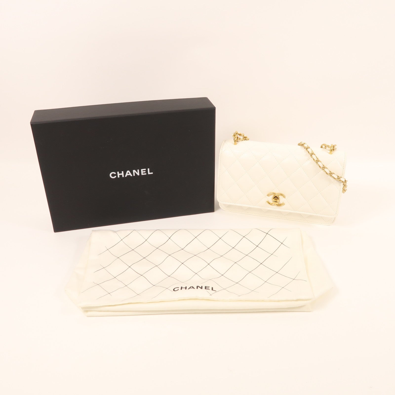 CHANEL 牛皮皮革WOC Wallet On Chain金扣鏈帶肩背袋