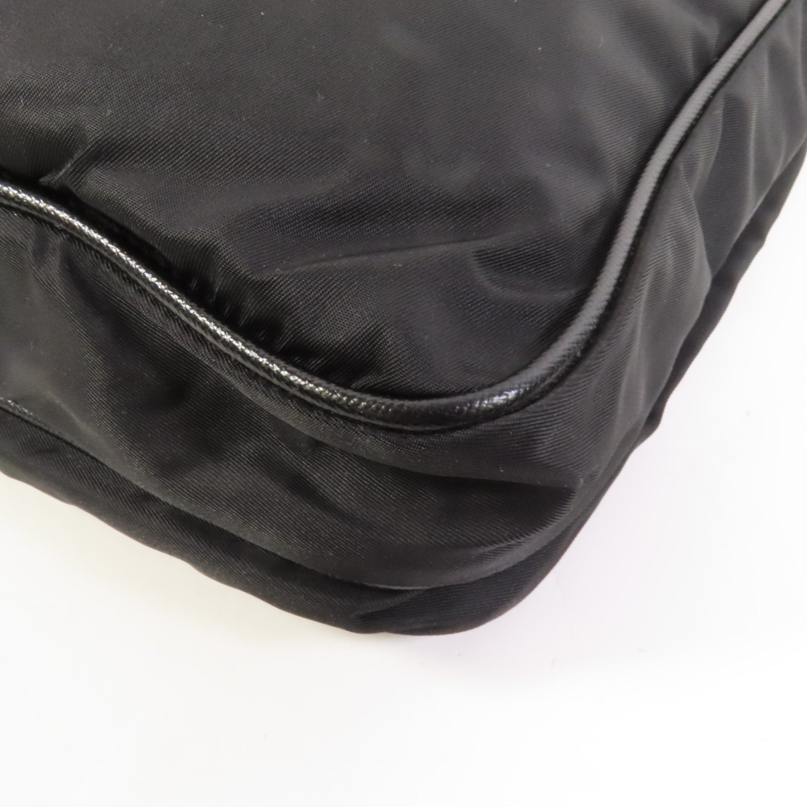 PRADA 尼龍Shoulder Bsg銀扣肩背袋