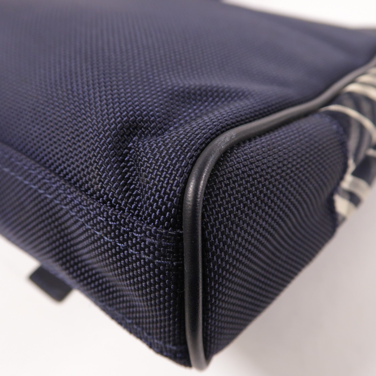 BURBERRY 尼龍Shoulder Bag銀扣肩背袋