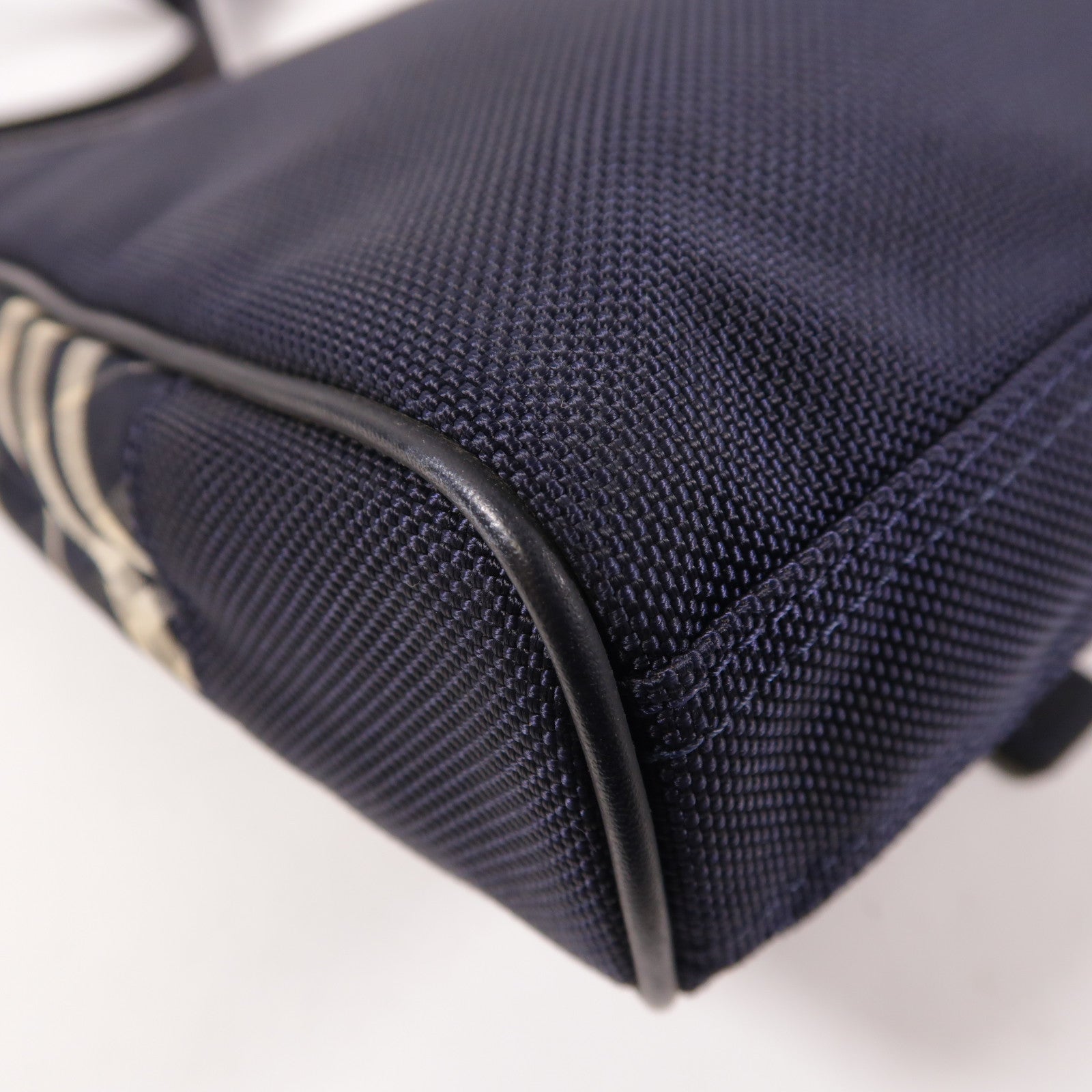 BURBERRY 尼龍Shoulder Bag銀扣肩背袋